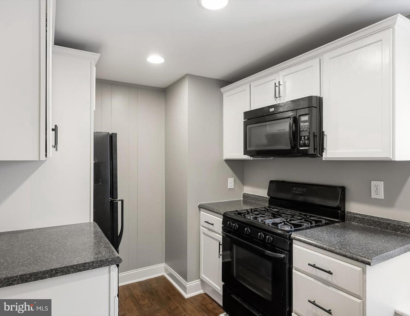 ARONIMINK ESTATES - Residential Lease