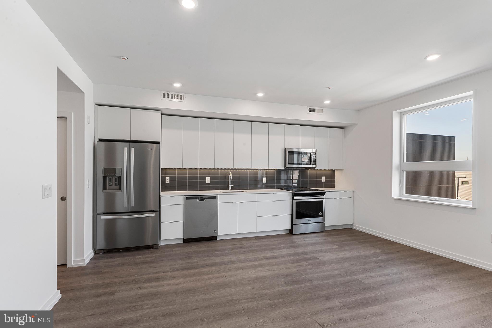 1229 N FRONT STREET 31
