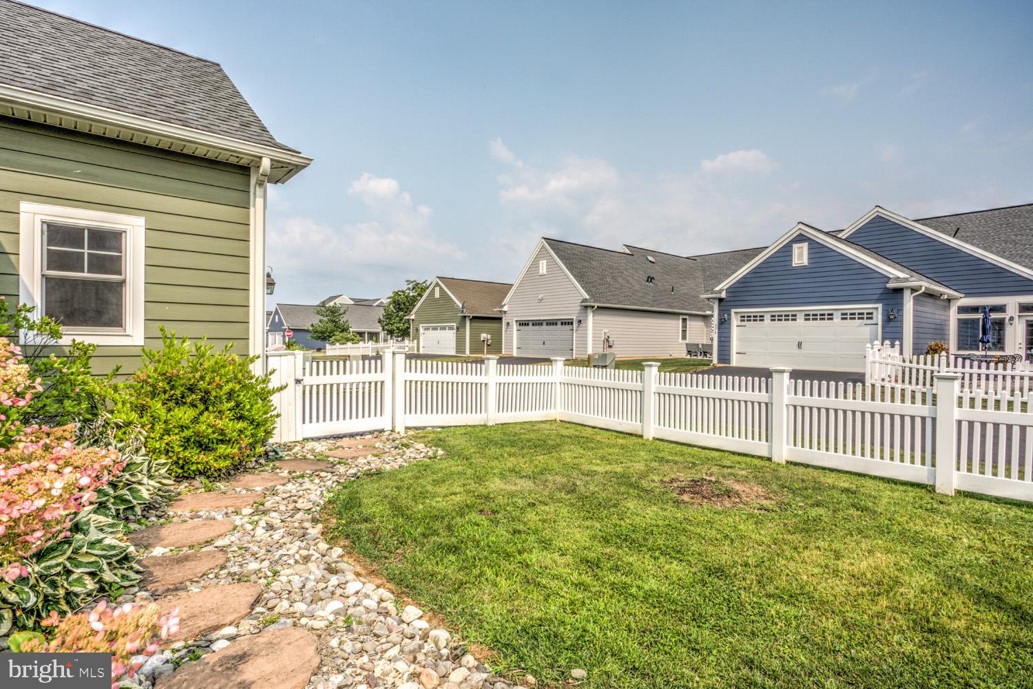 HOME TOWNE SQUARE - Residential