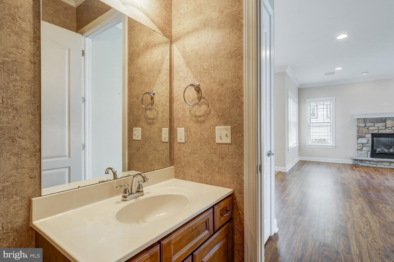HOME TOWNE SQUARE - Residential