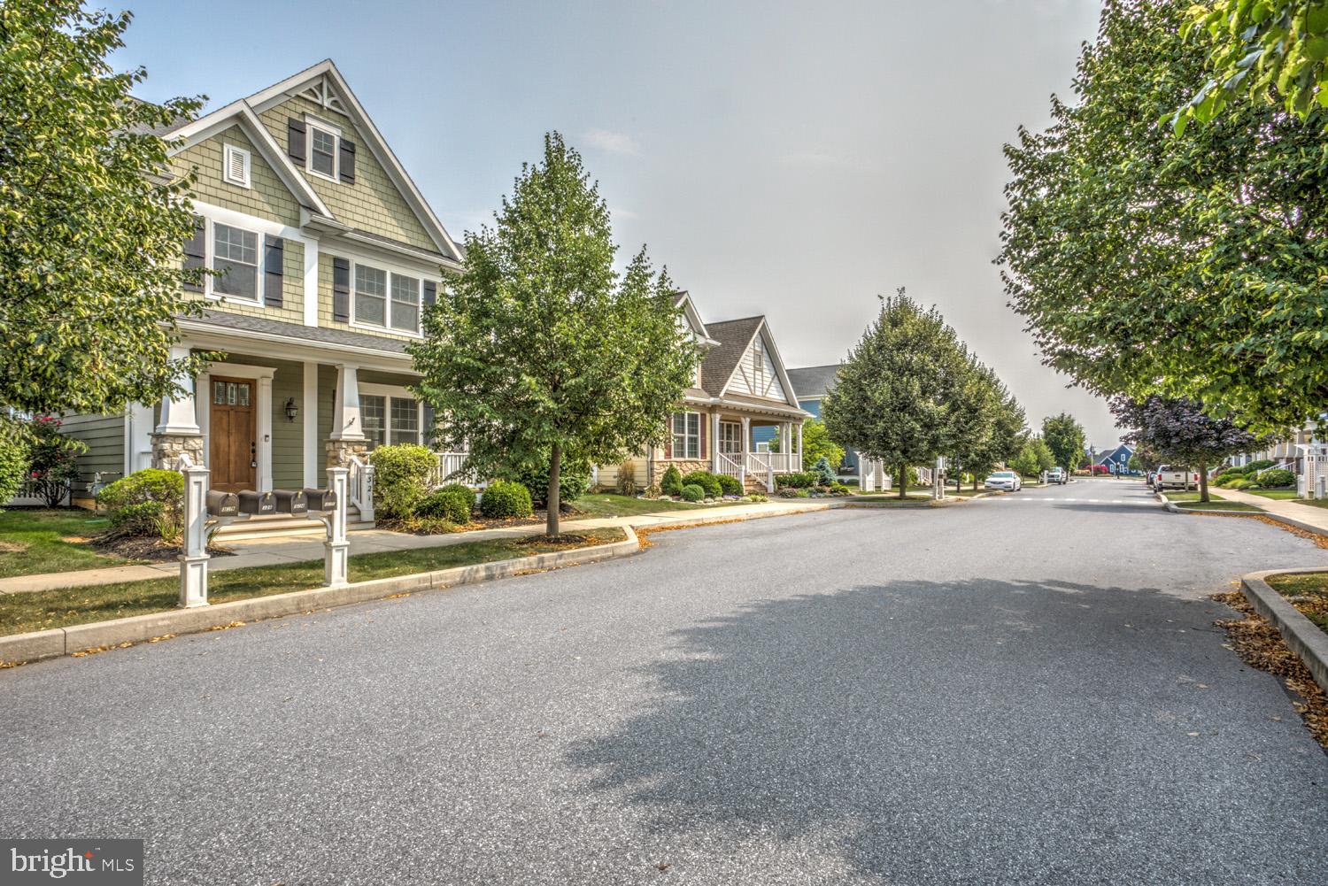 HOME TOWNE SQUARE - Residential