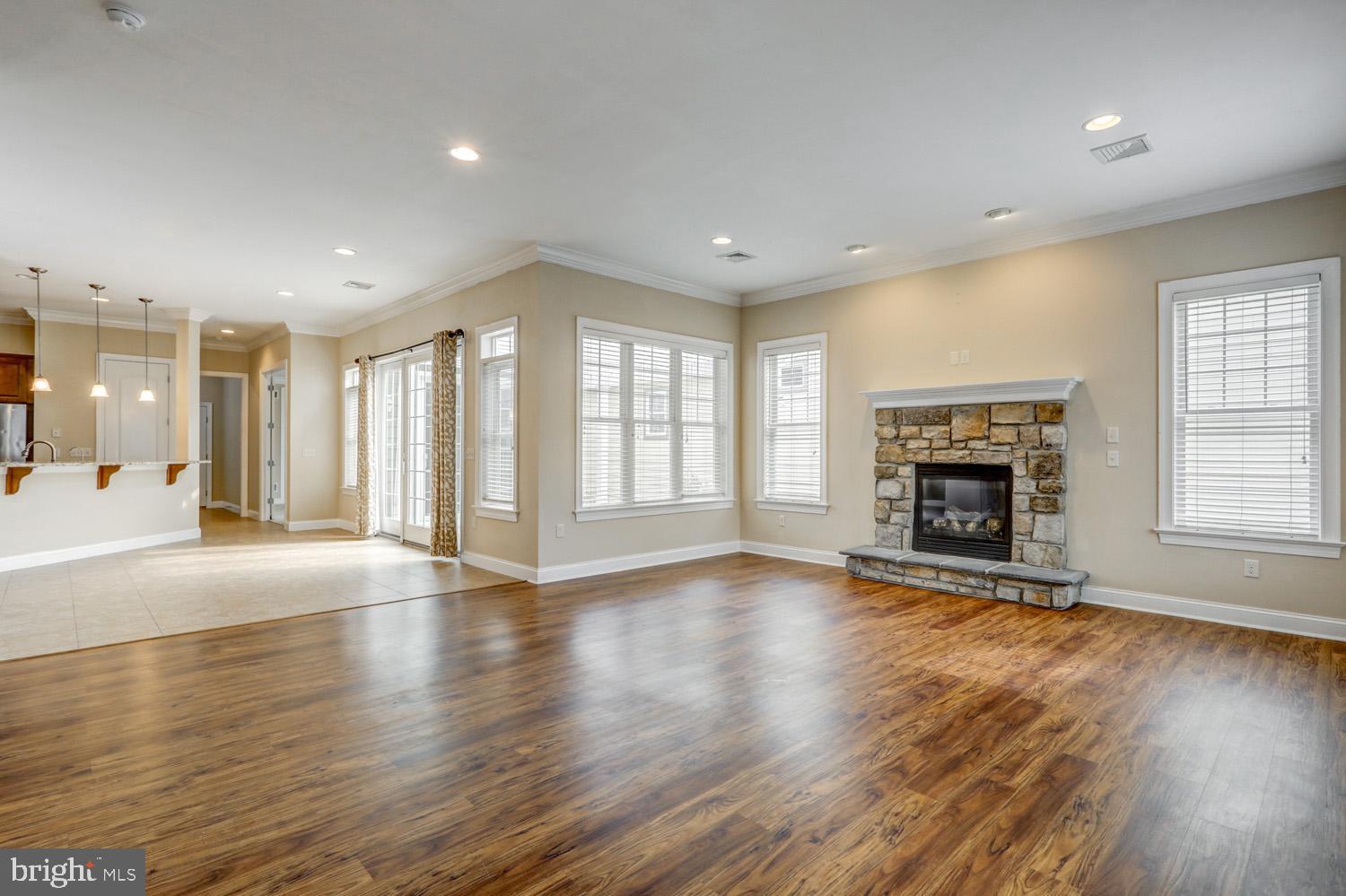 HOME TOWNE SQUARE - Residential