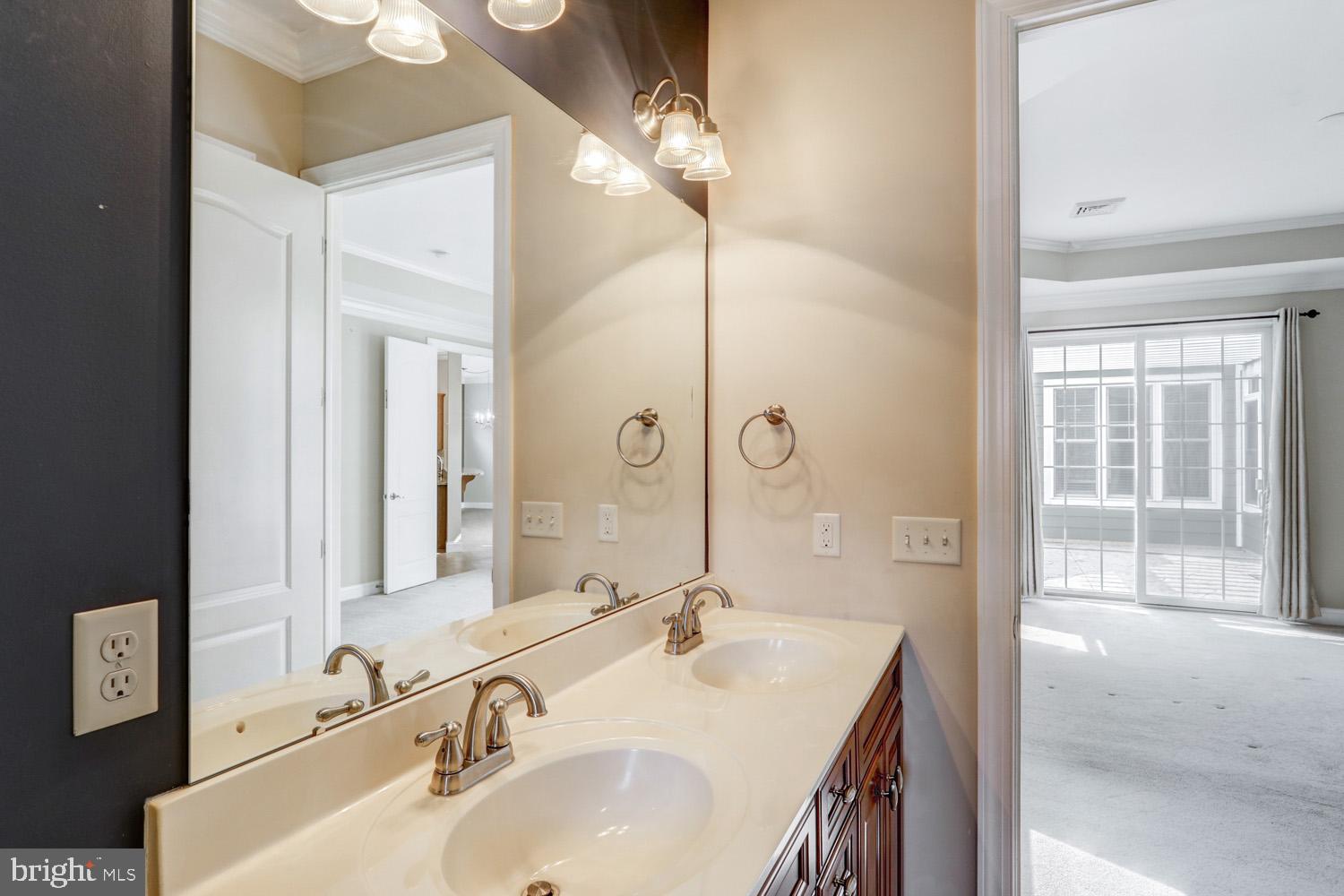 HOME TOWNE SQUARE - Residential
