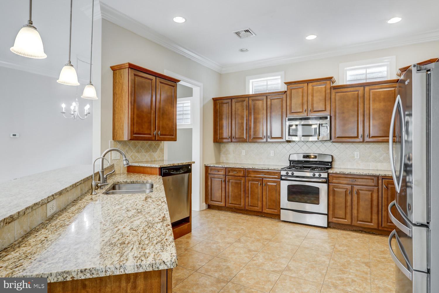 HOME TOWNE SQUARE - Residential