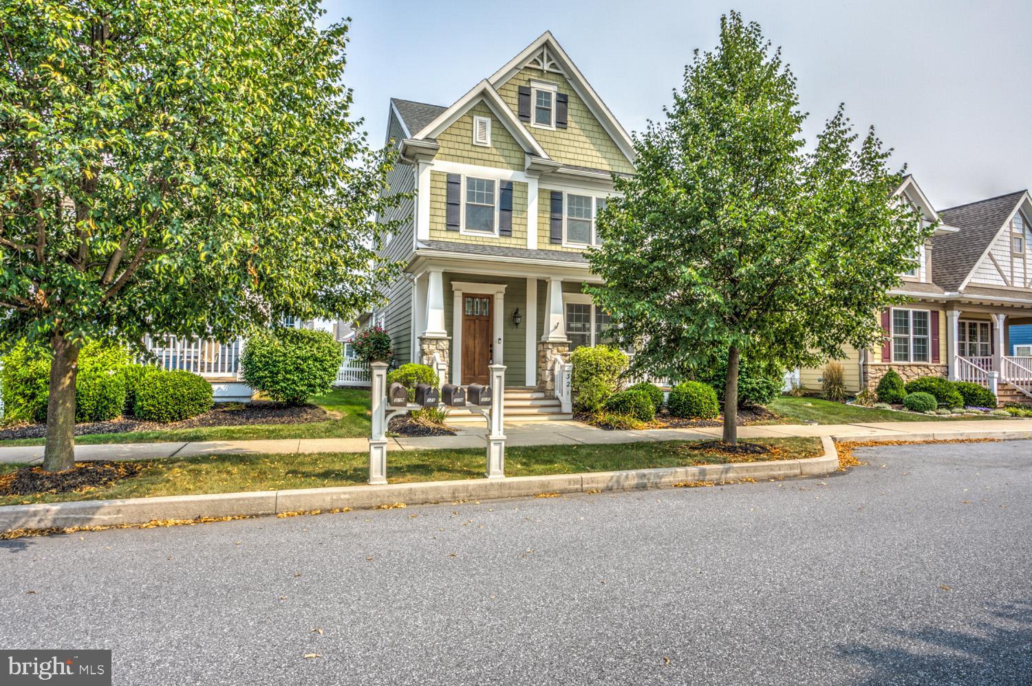 HOME TOWNE SQUARE - Residential