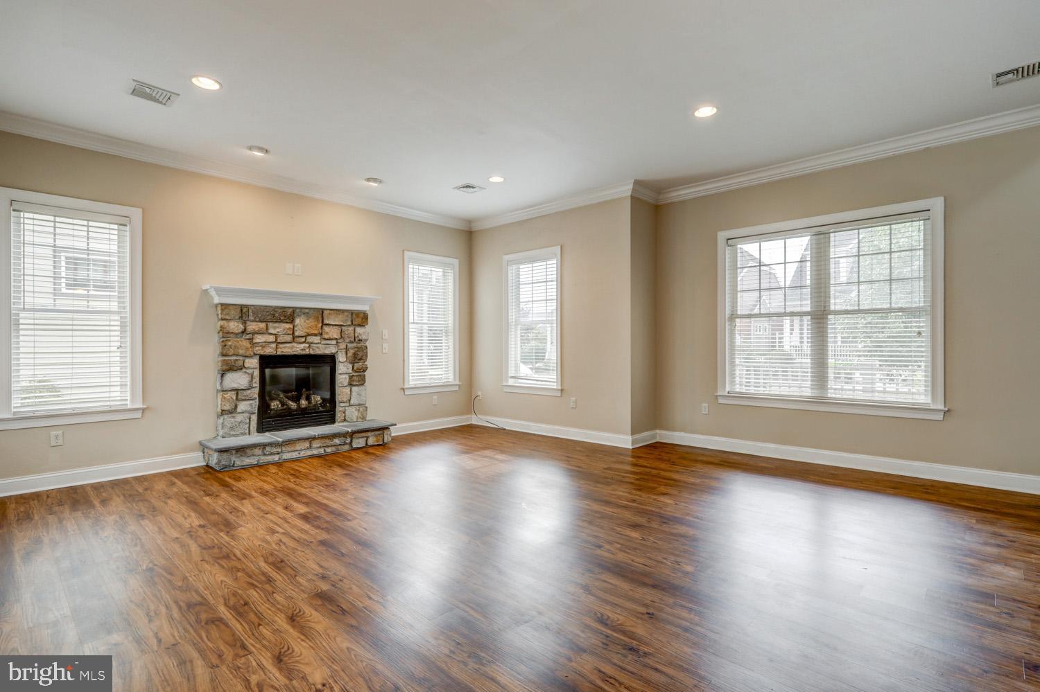 HOME TOWNE SQUARE - Residential