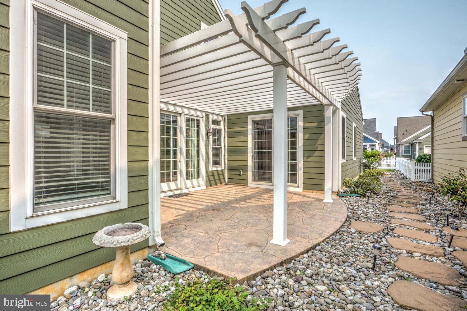 HOME TOWNE SQUARE - Residential