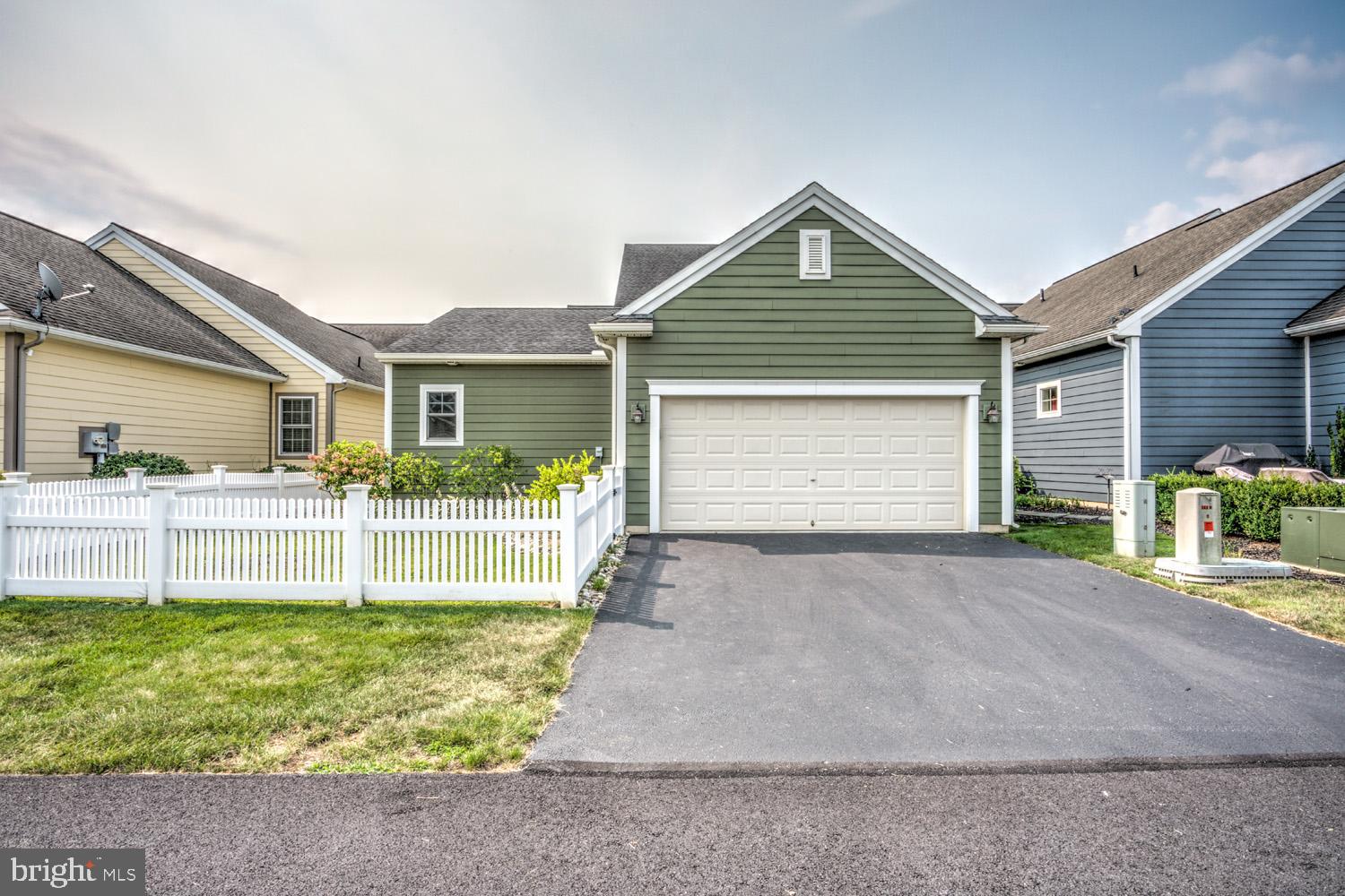 HOME TOWNE SQUARE - Residential
