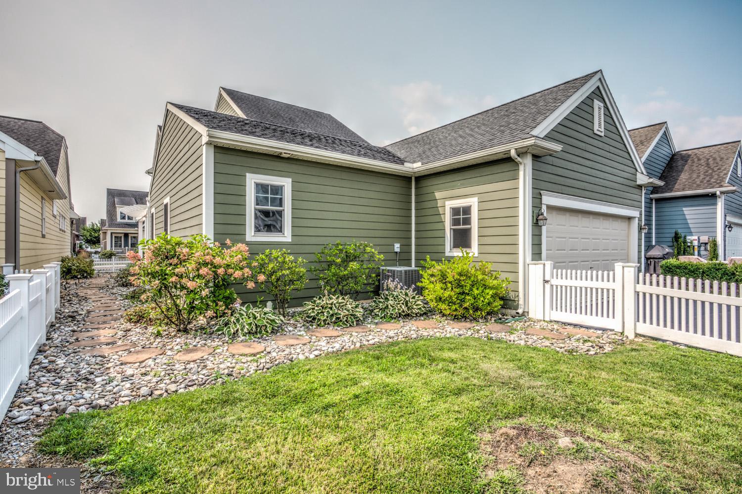 HOME TOWNE SQUARE - Residential