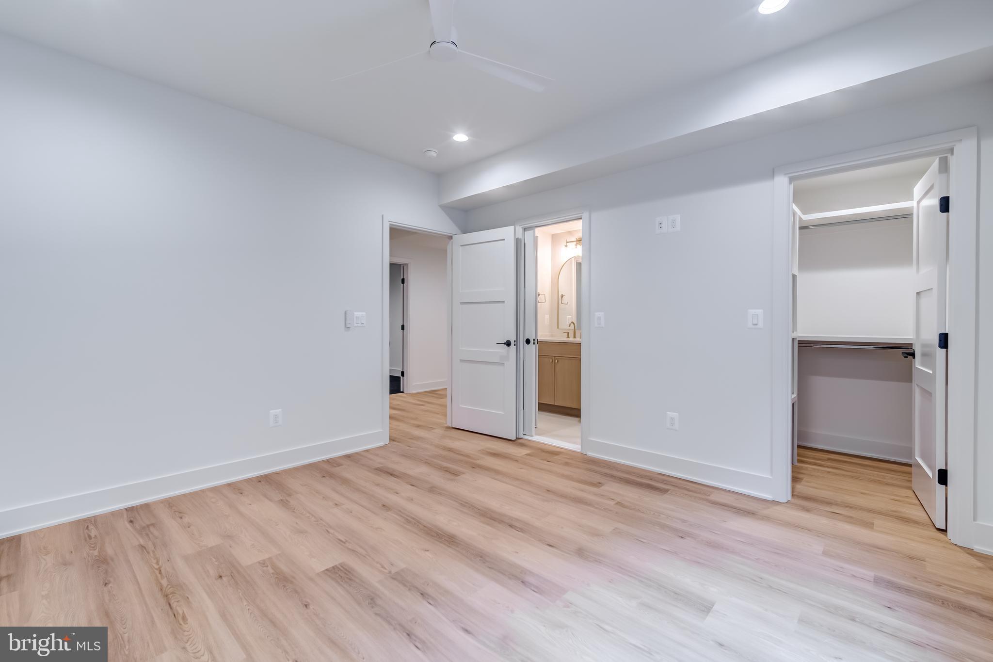 VIENNA WOODS - Residential