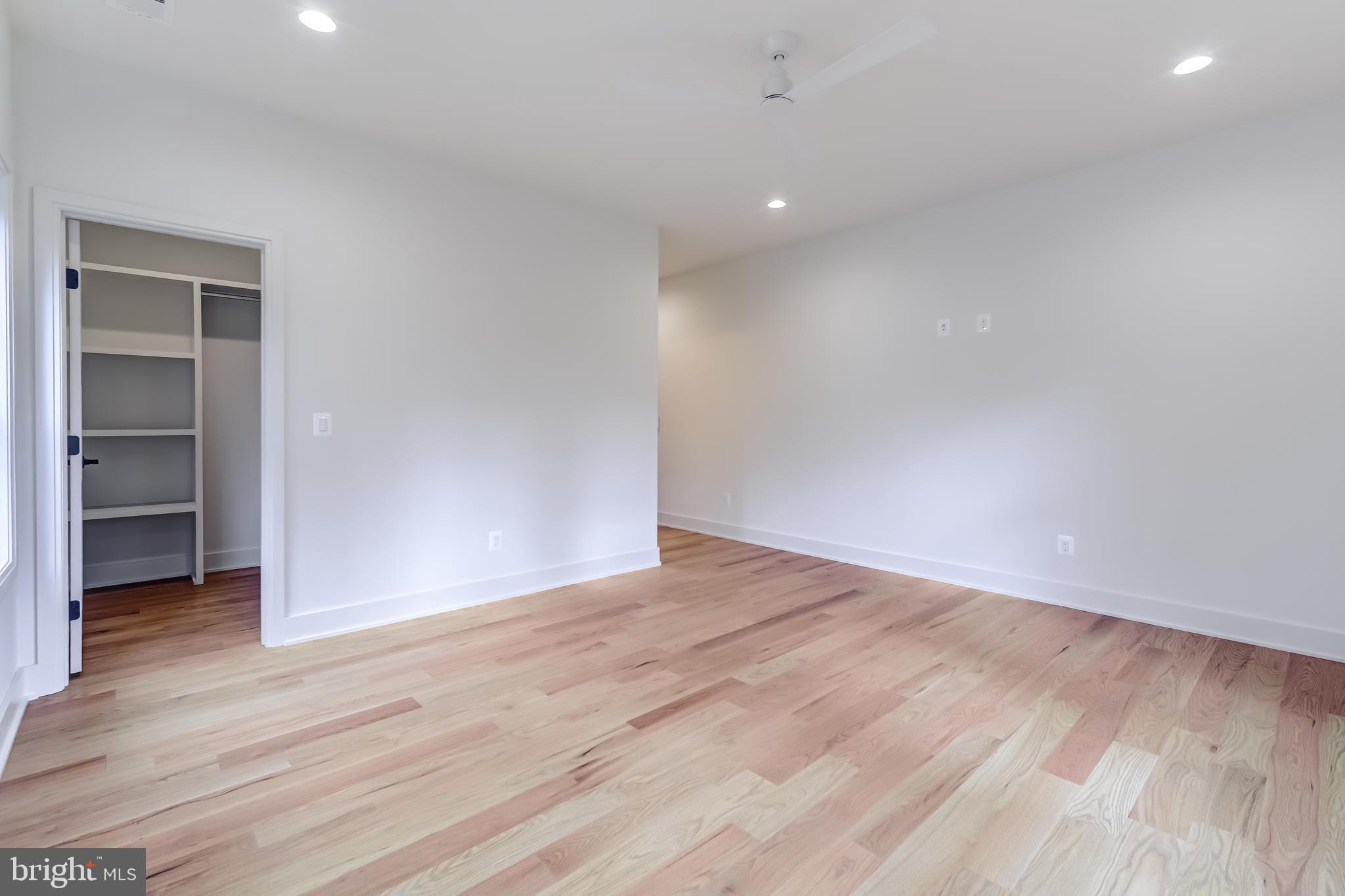 VIENNA WOODS - Residential