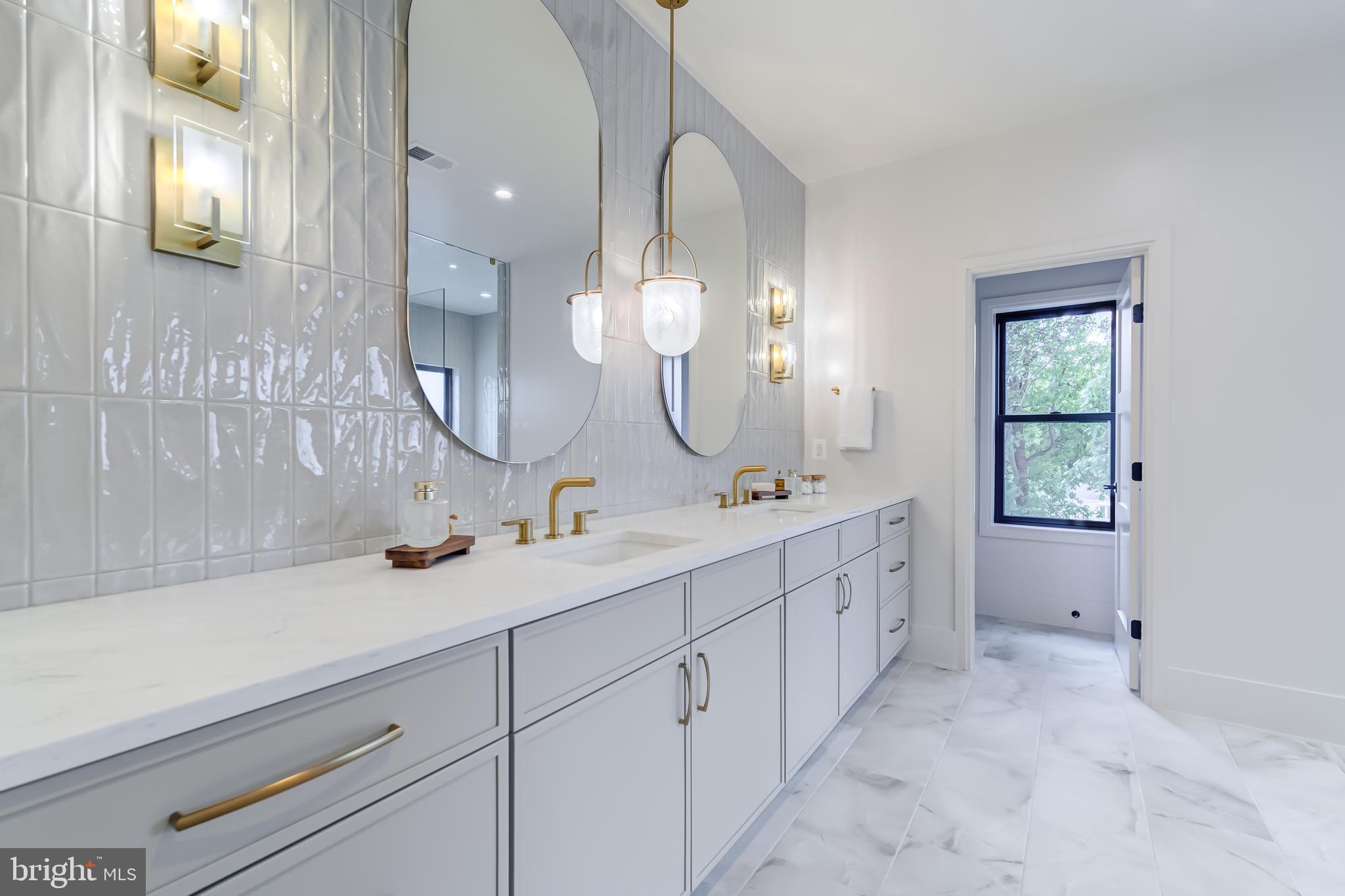 VIENNA WOODS - Residential