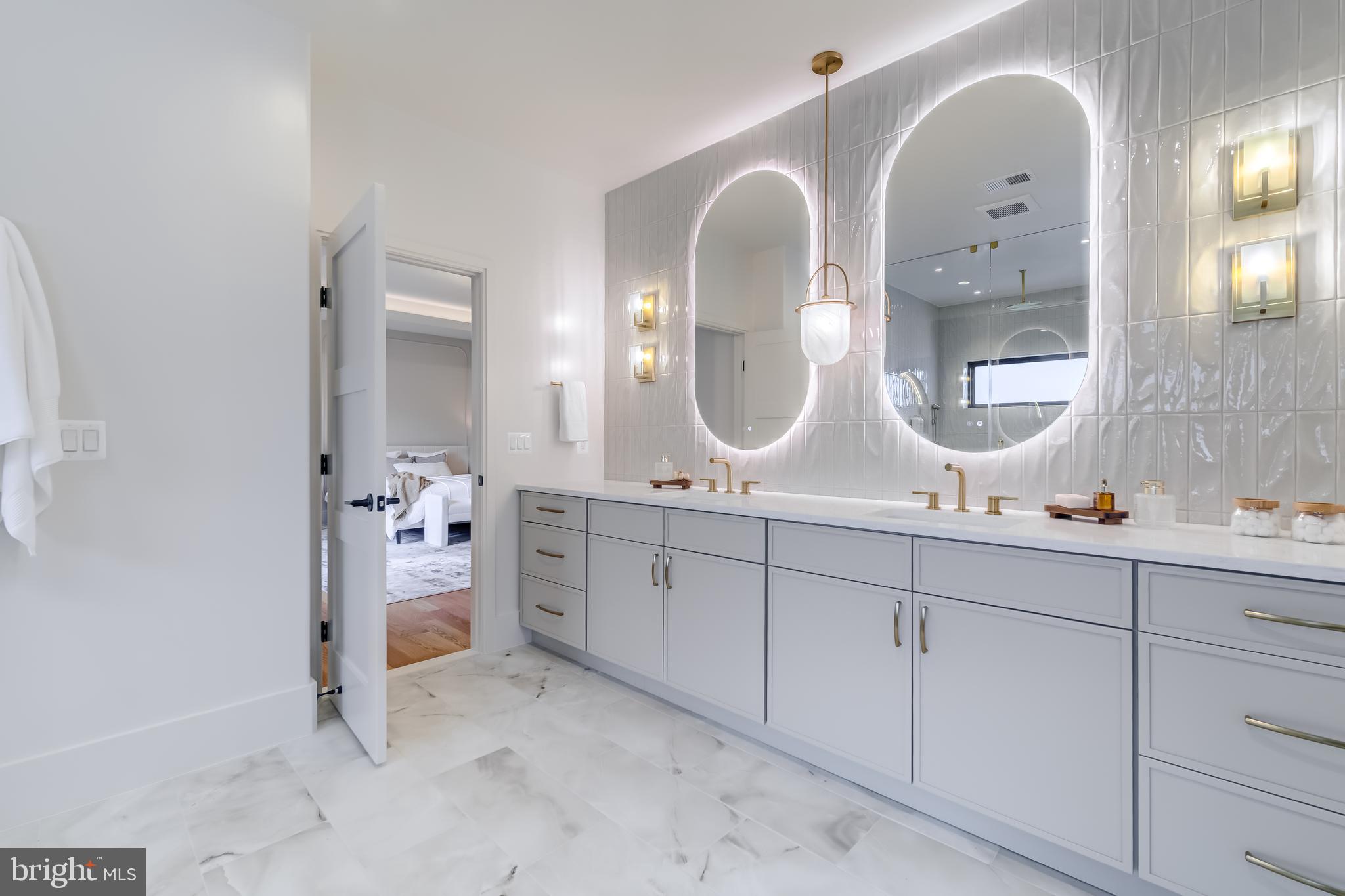 VIENNA WOODS - Residential