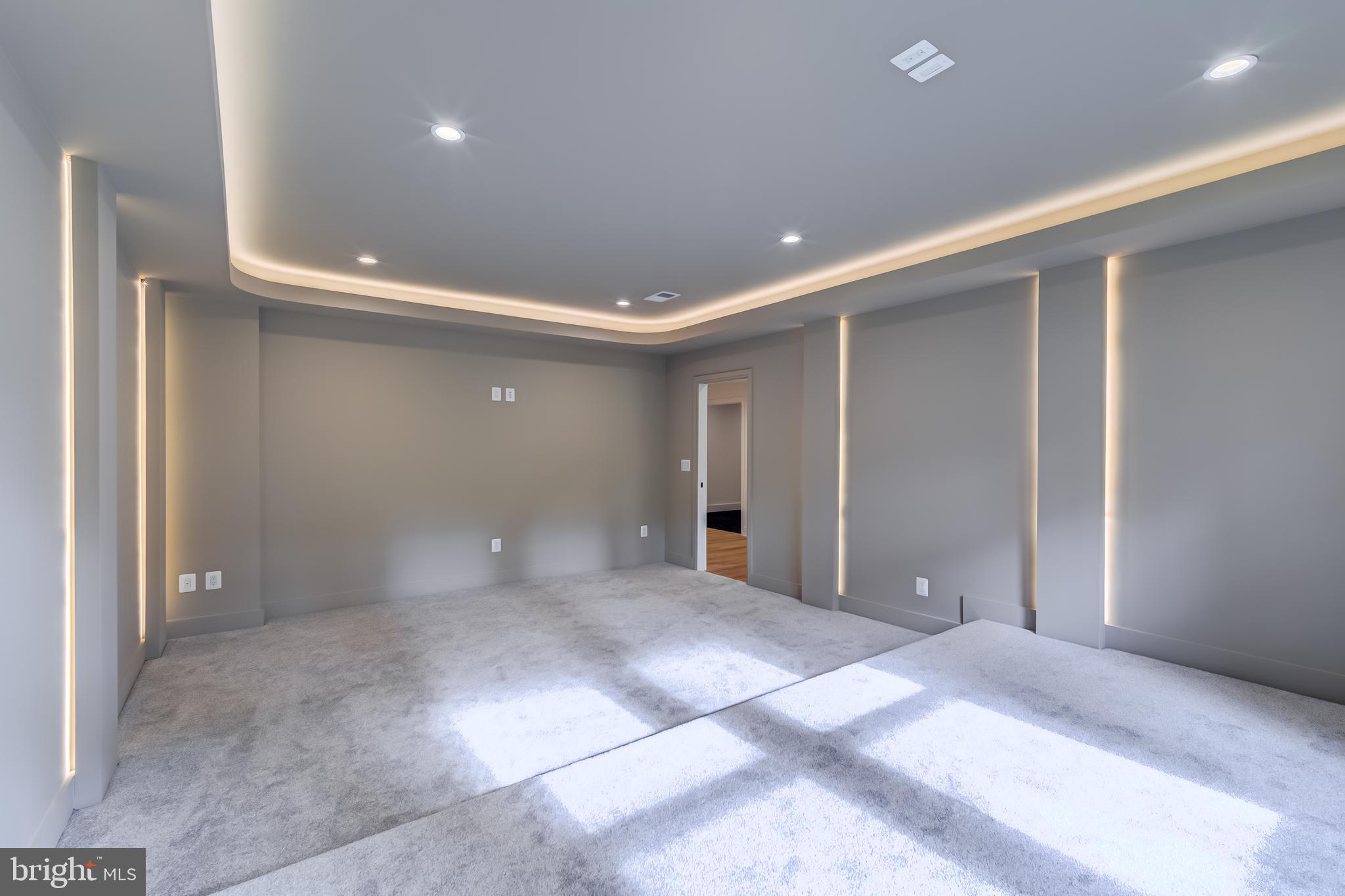 VIENNA WOODS - Residential