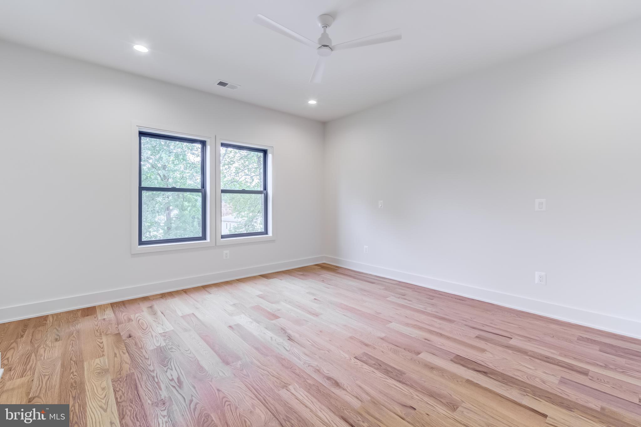 VIENNA WOODS - Residential