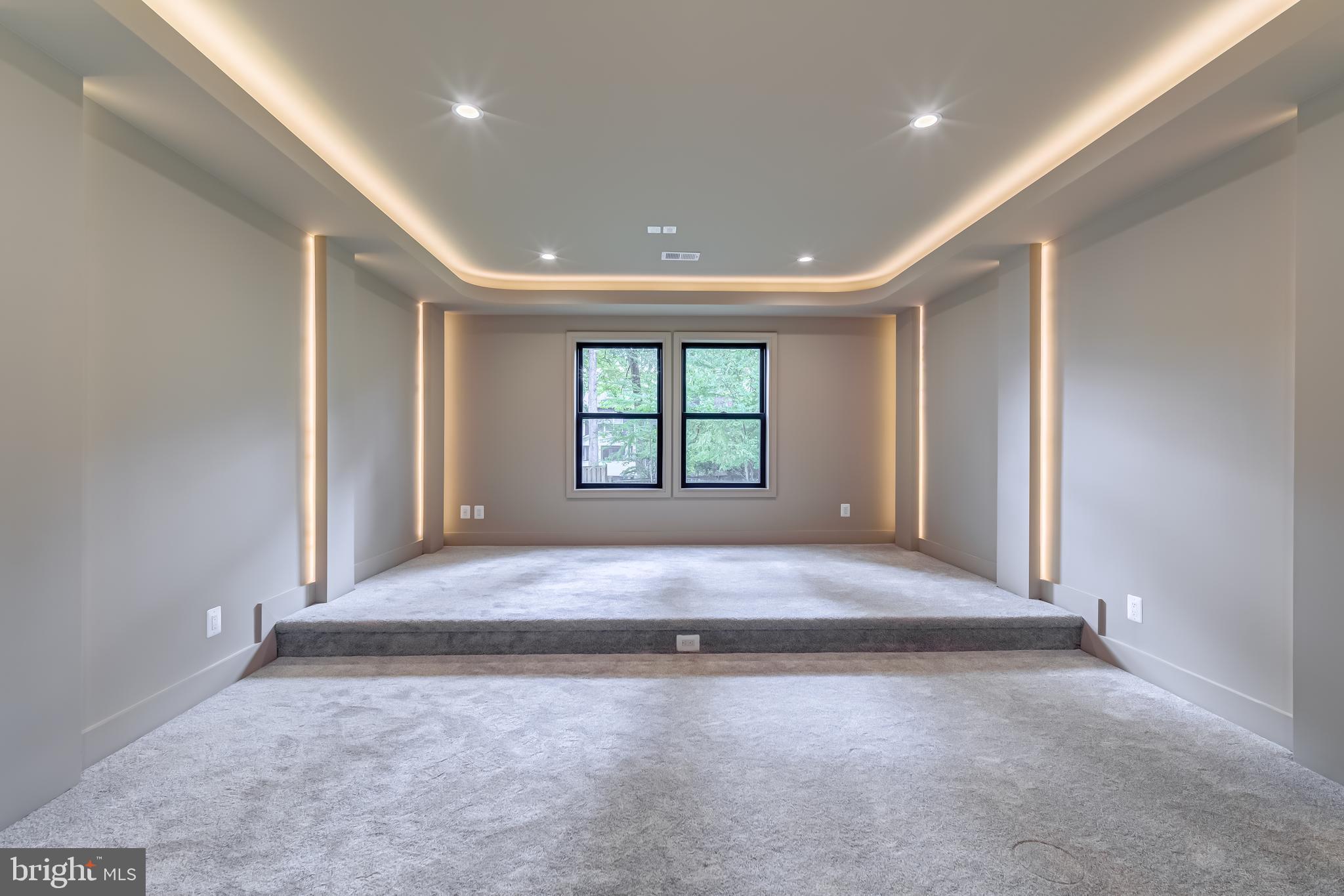 VIENNA WOODS - Residential