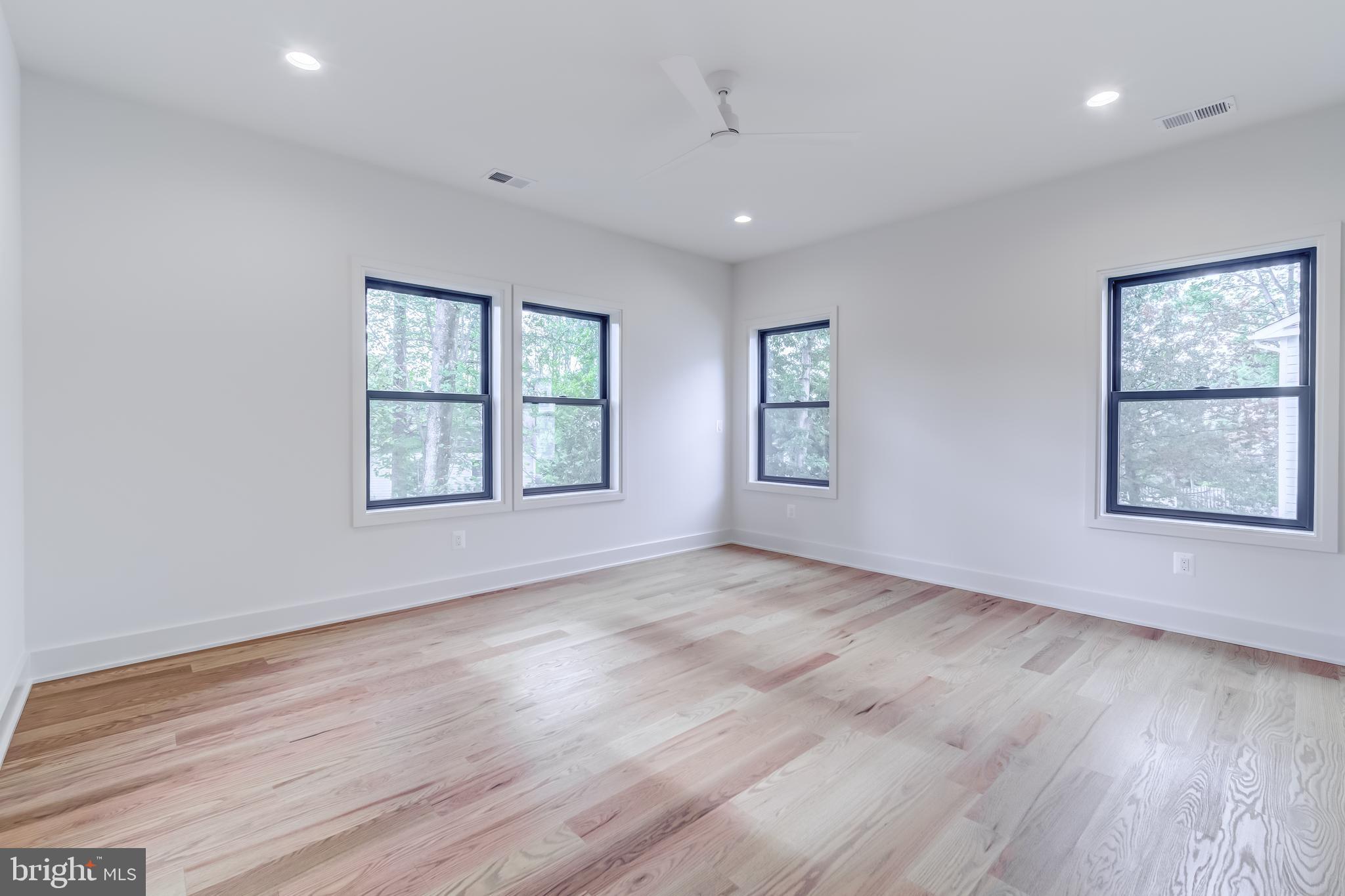 VIENNA WOODS - Residential