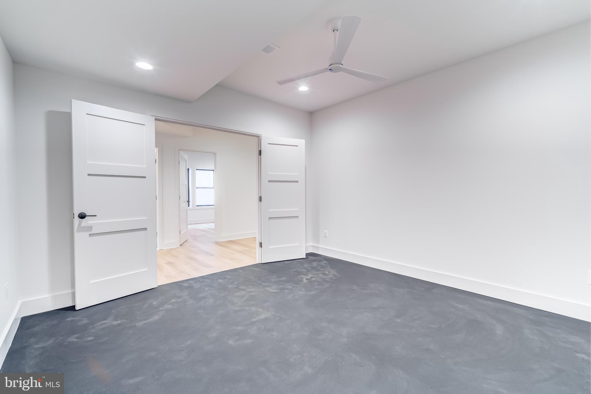 VIENNA WOODS - Residential