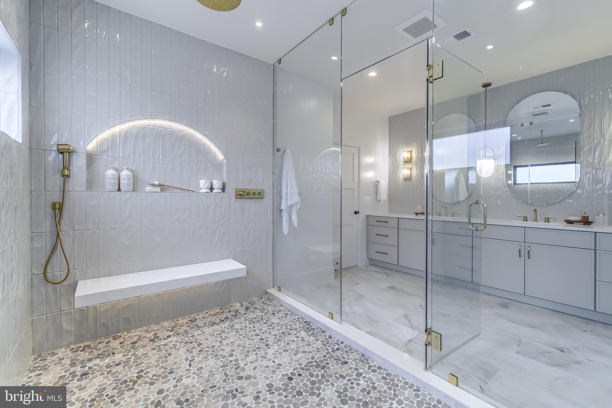 VIENNA WOODS - Residential