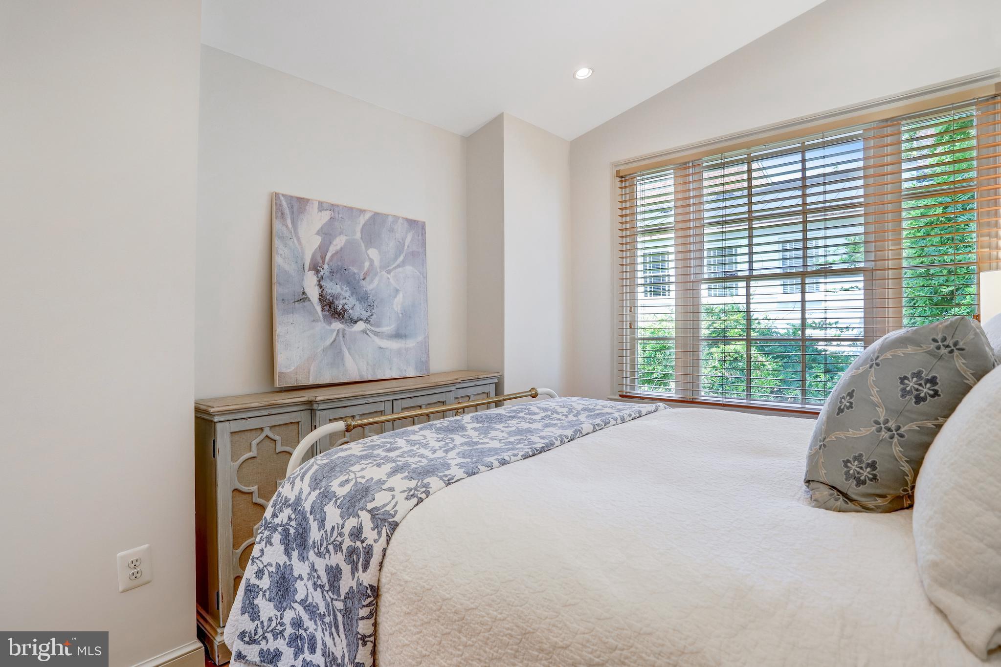 OLD TOWN ALEXANDRIA - Residential