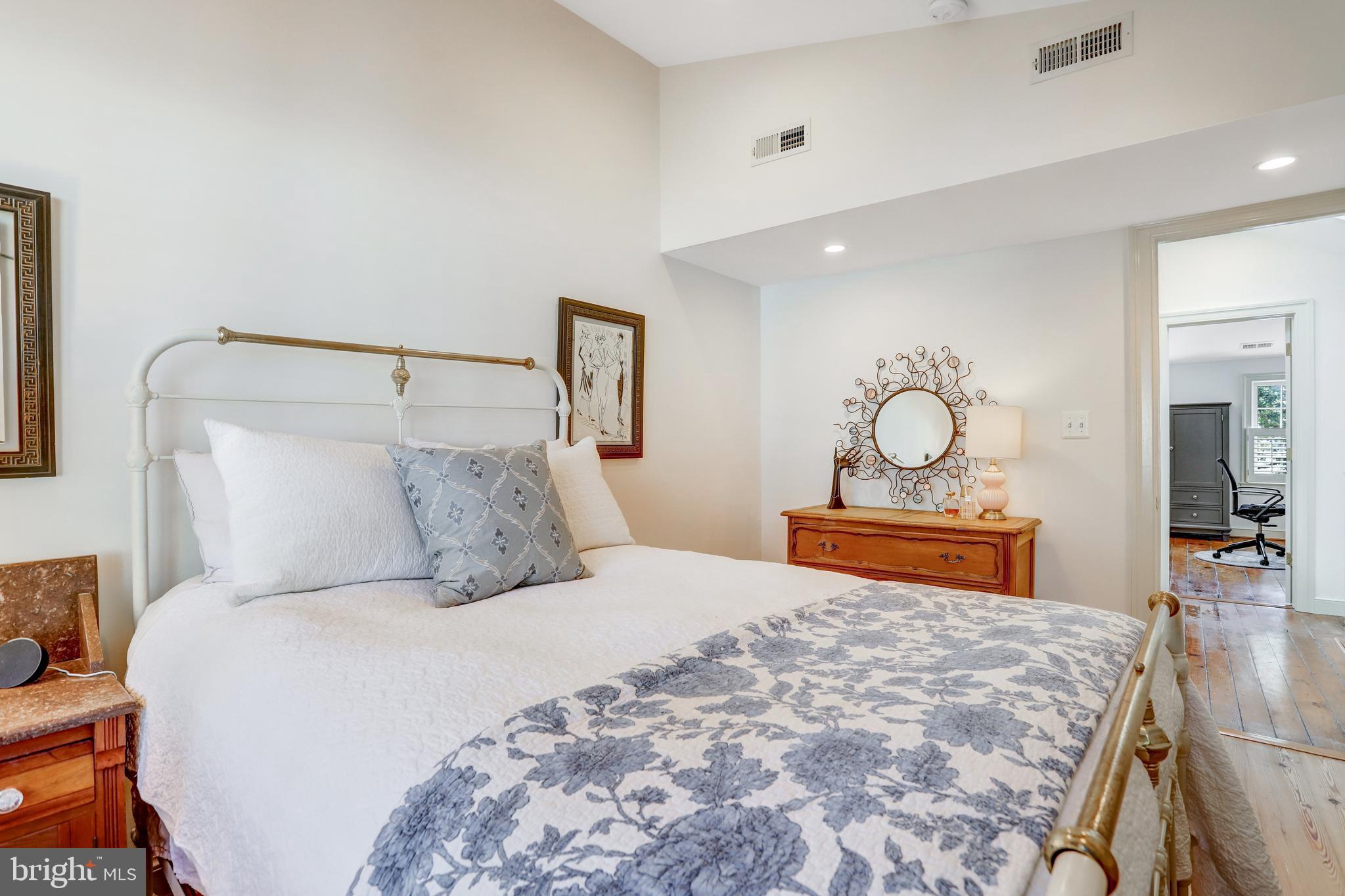 OLD TOWN ALEXANDRIA - Residential