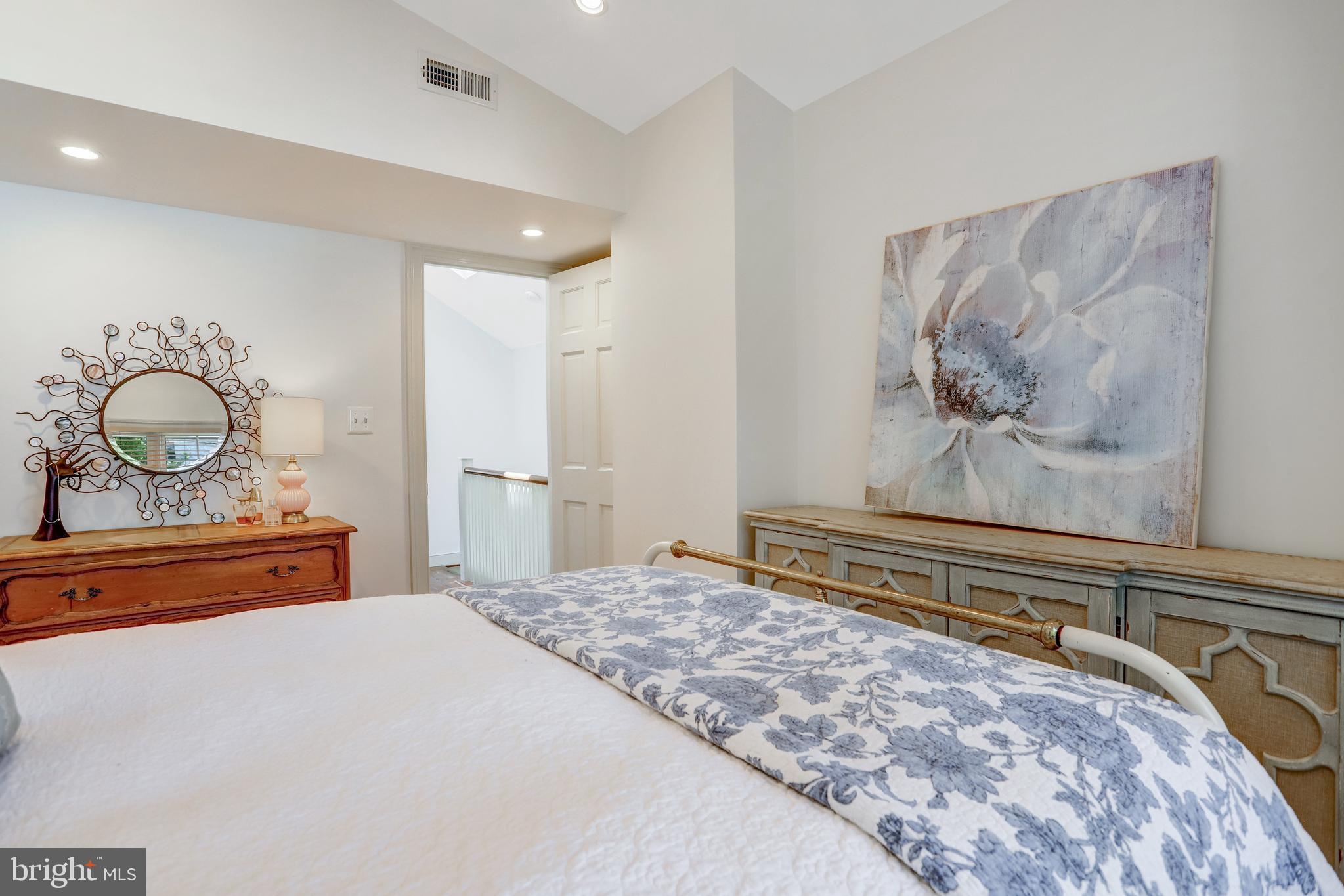 OLD TOWN ALEXANDRIA - Residential