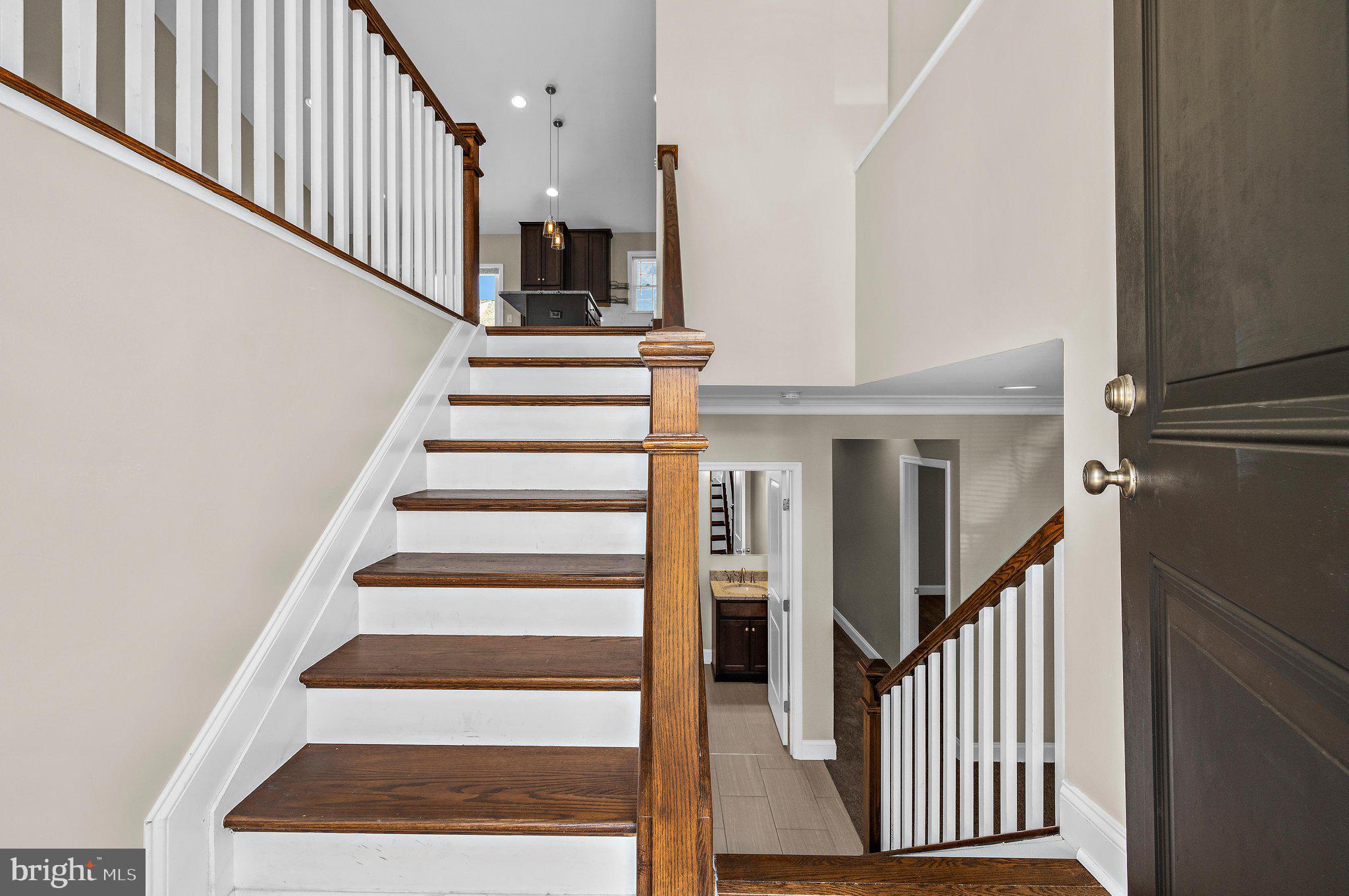 7933 EAST END