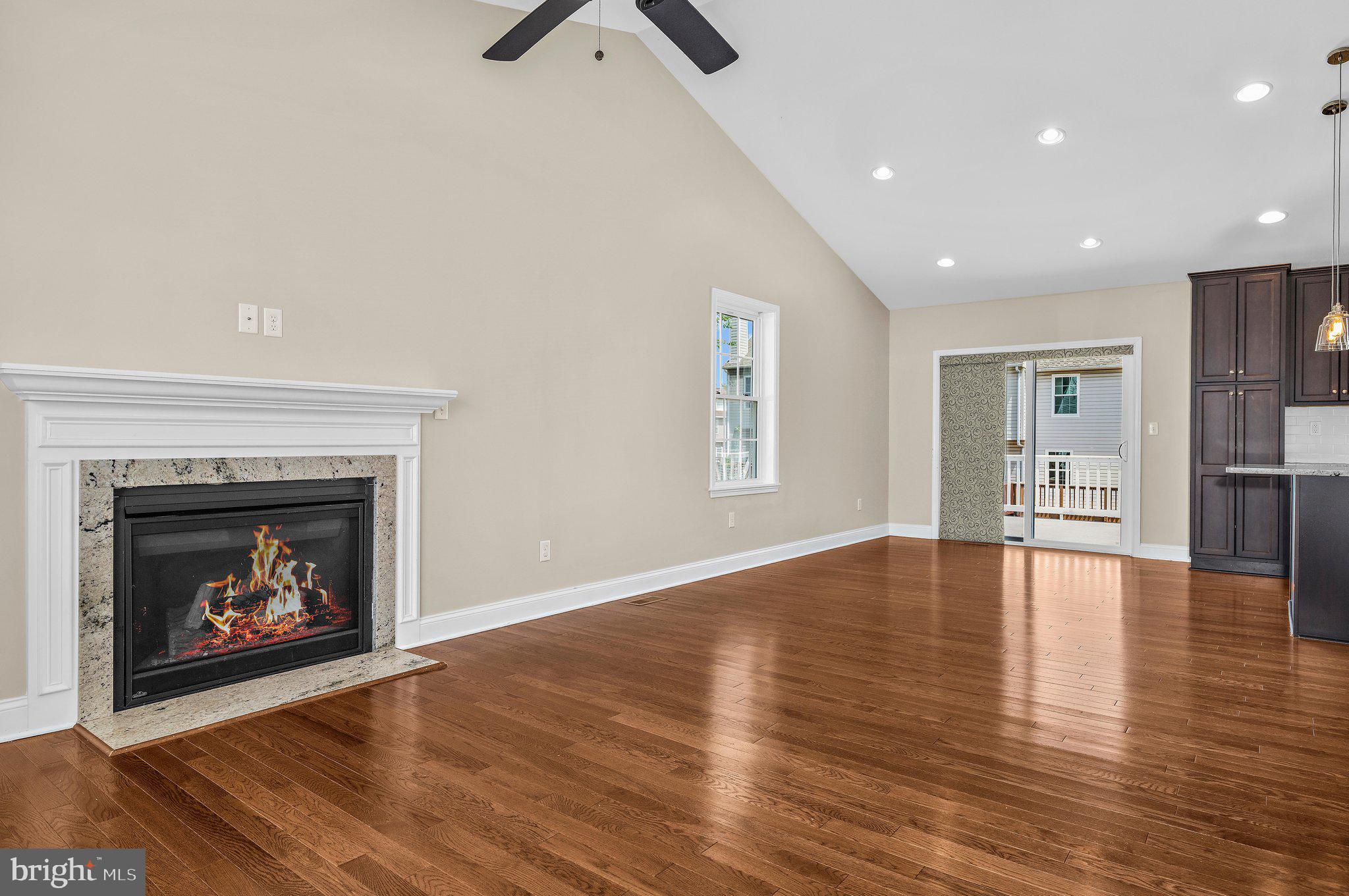 7933 EAST END