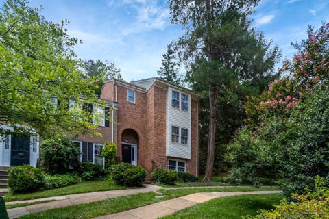 Photo of 6607 Midhill Place, FALLS CHURCH, VA 22043 (MLS # VAFX2330554)