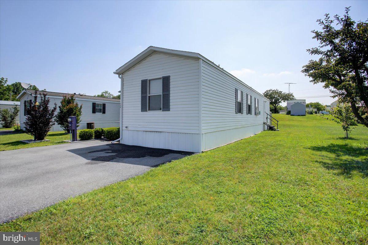 15673 YOUNG ROAD 32