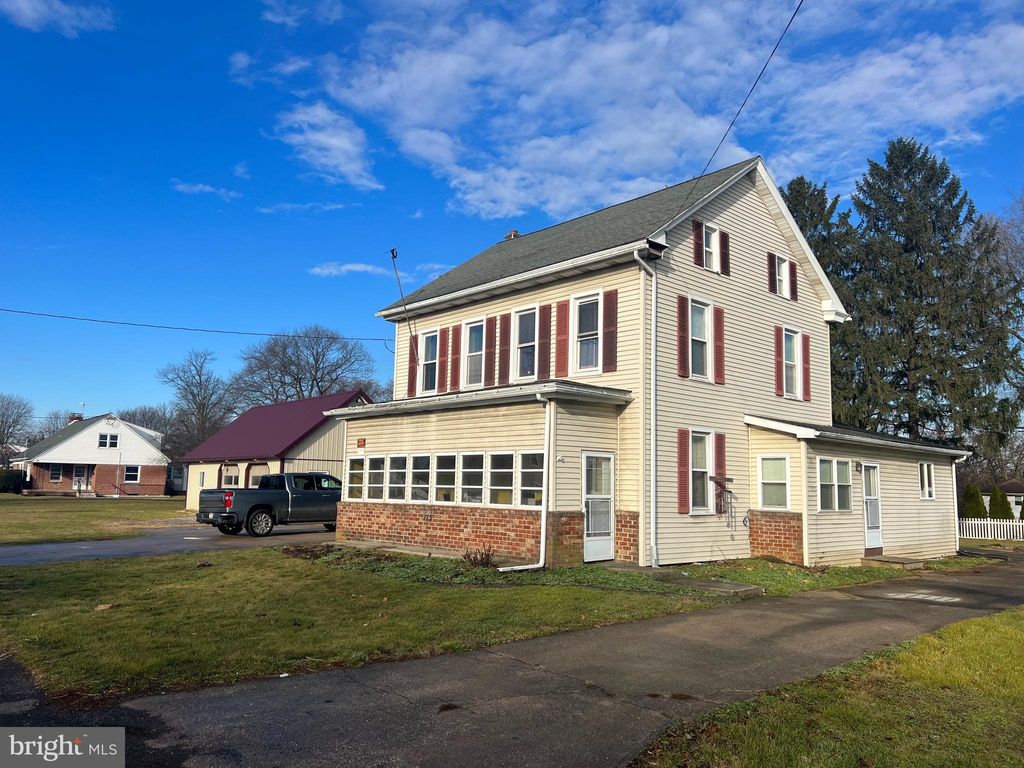 Photo of 275 E MAIN ST, LEOLA, PA 17540 (MLS # PALA2029418)