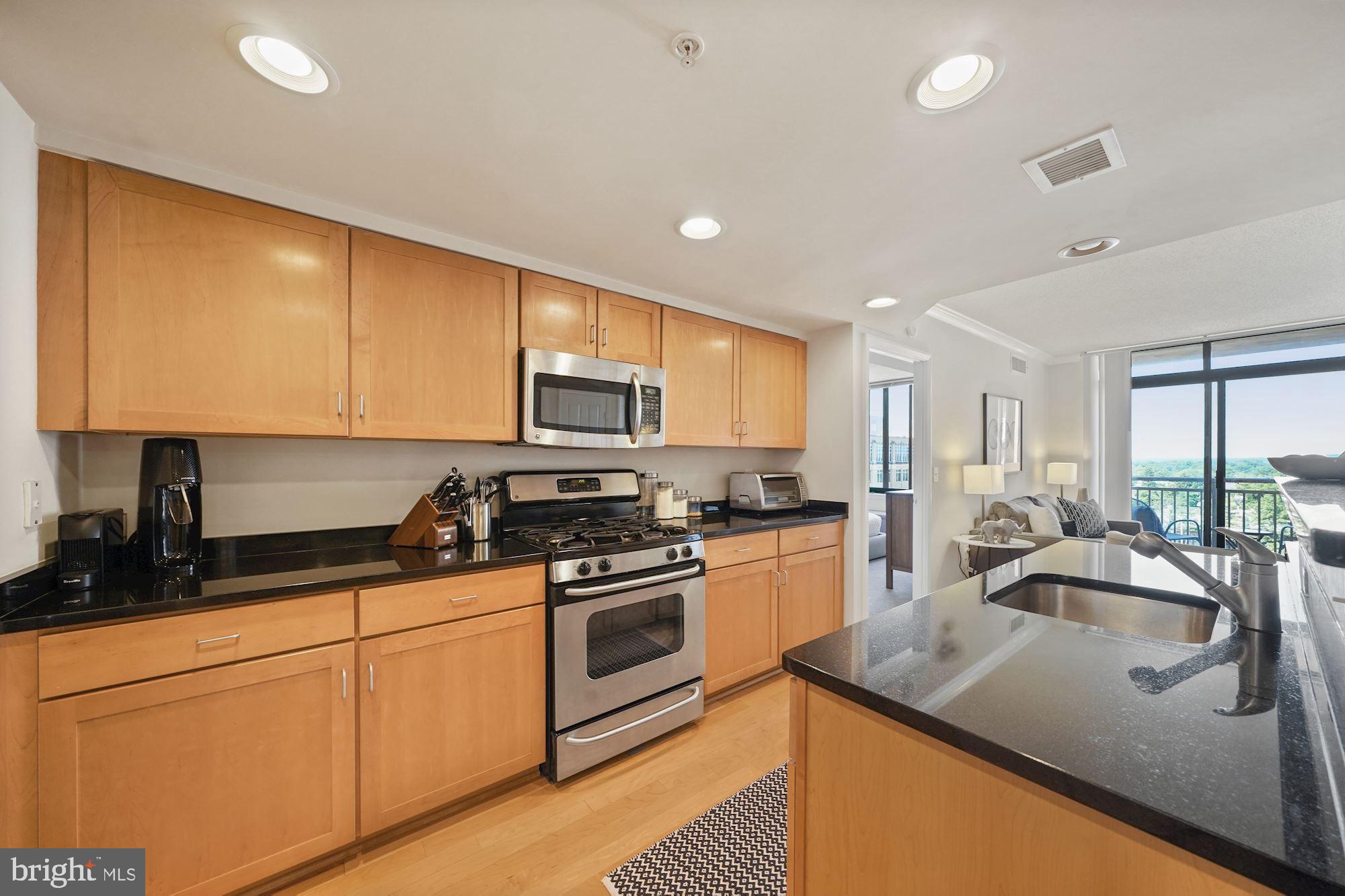 STATION SQUARE - Residential Lease