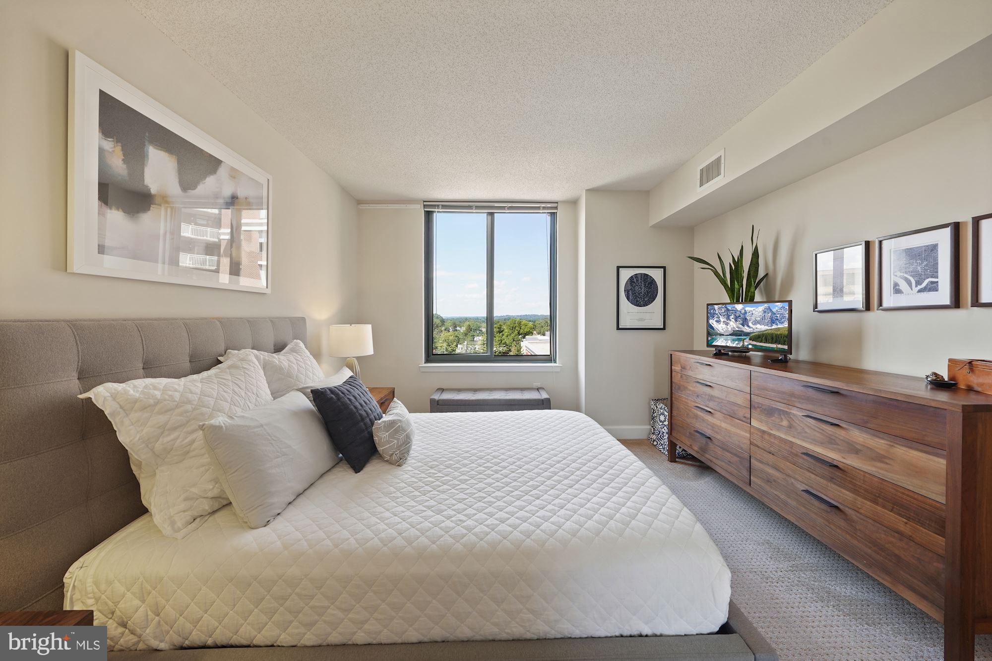 STATION SQUARE - Residential Lease