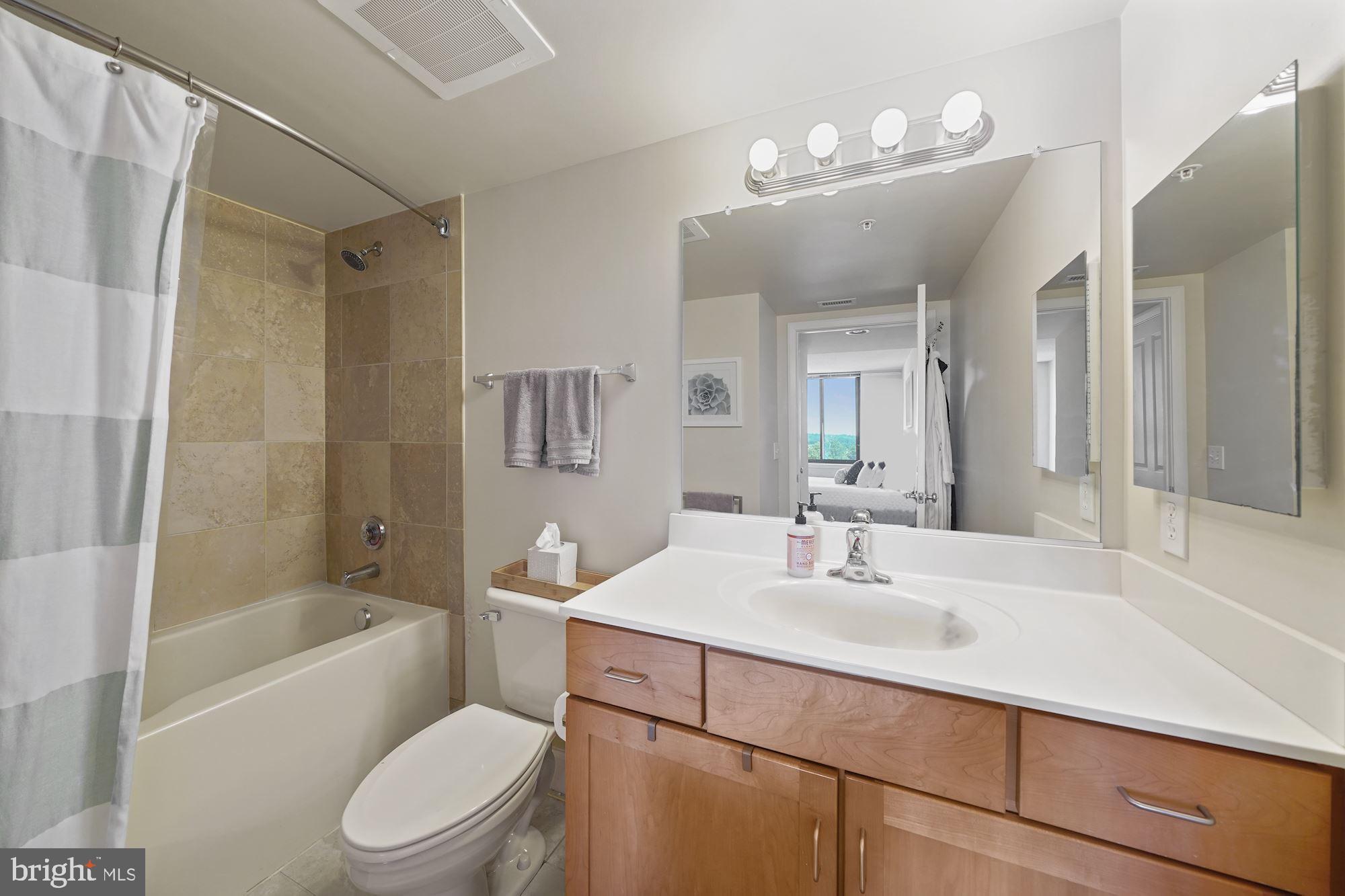 STATION SQUARE - Residential Lease