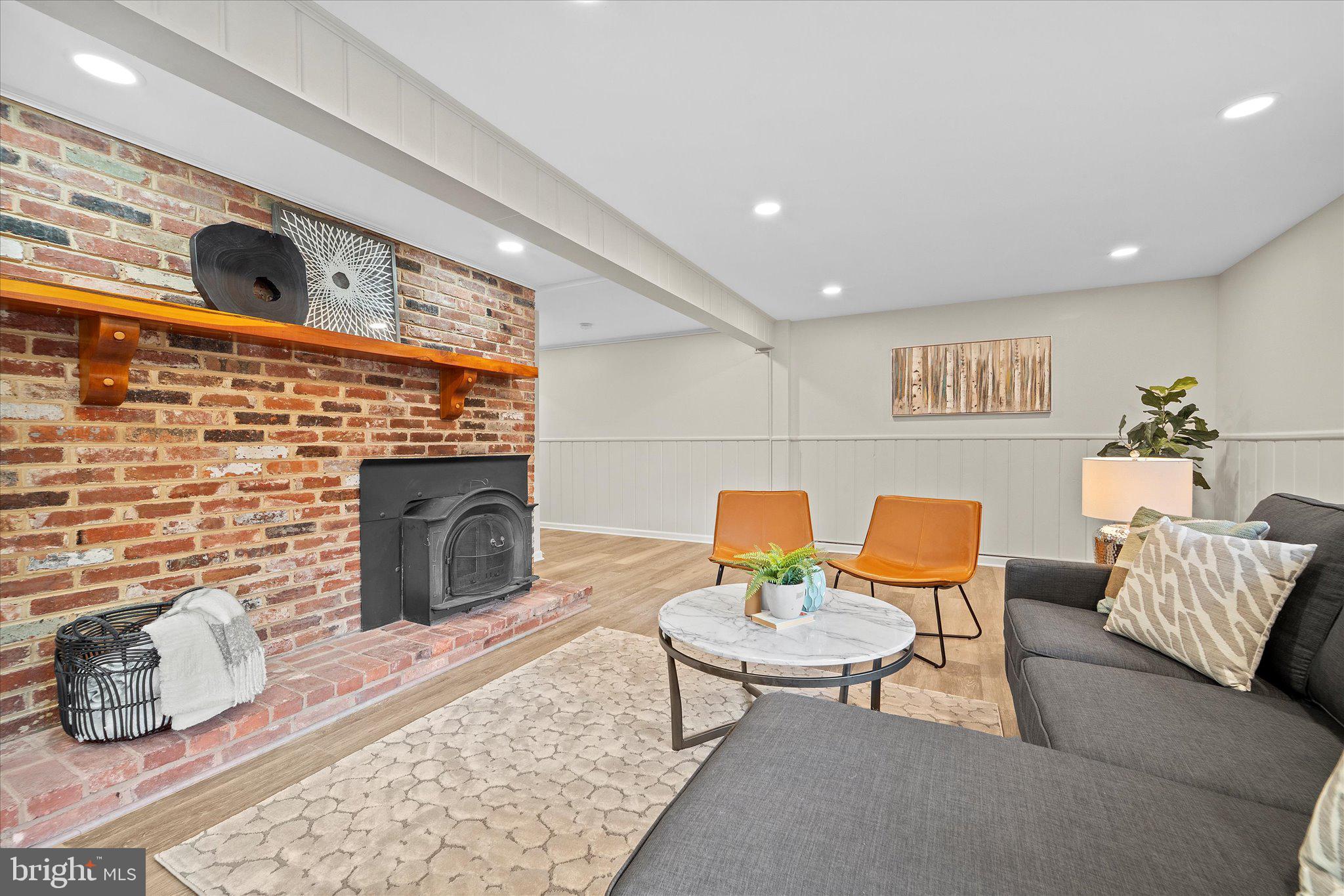 COUNTRY CLUB HILLS - Residential