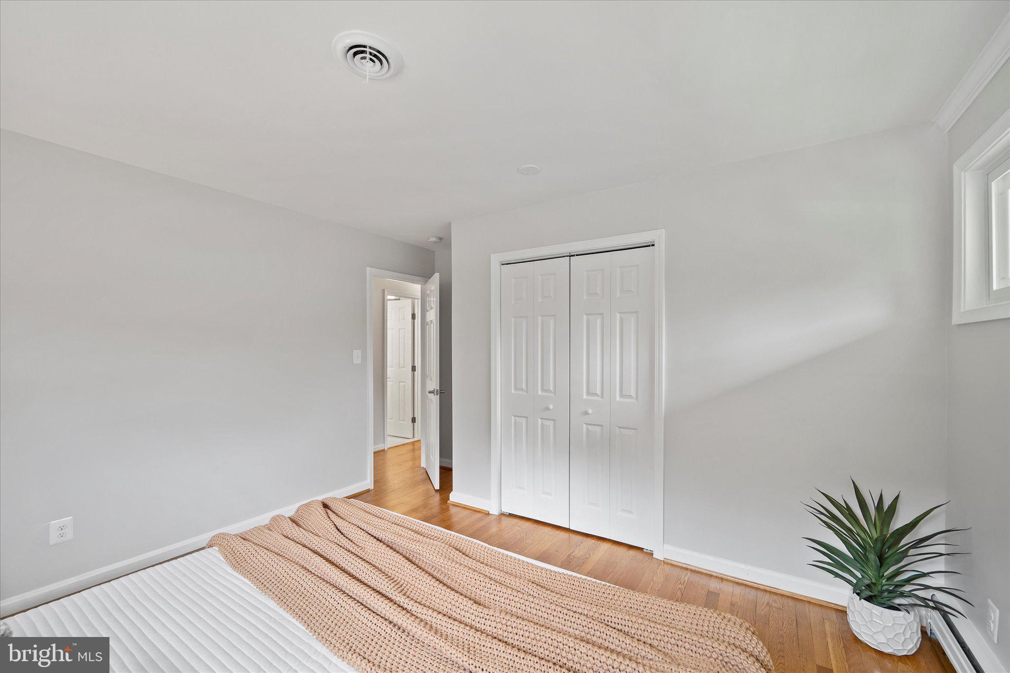 COUNTRY CLUB HILLS - Residential