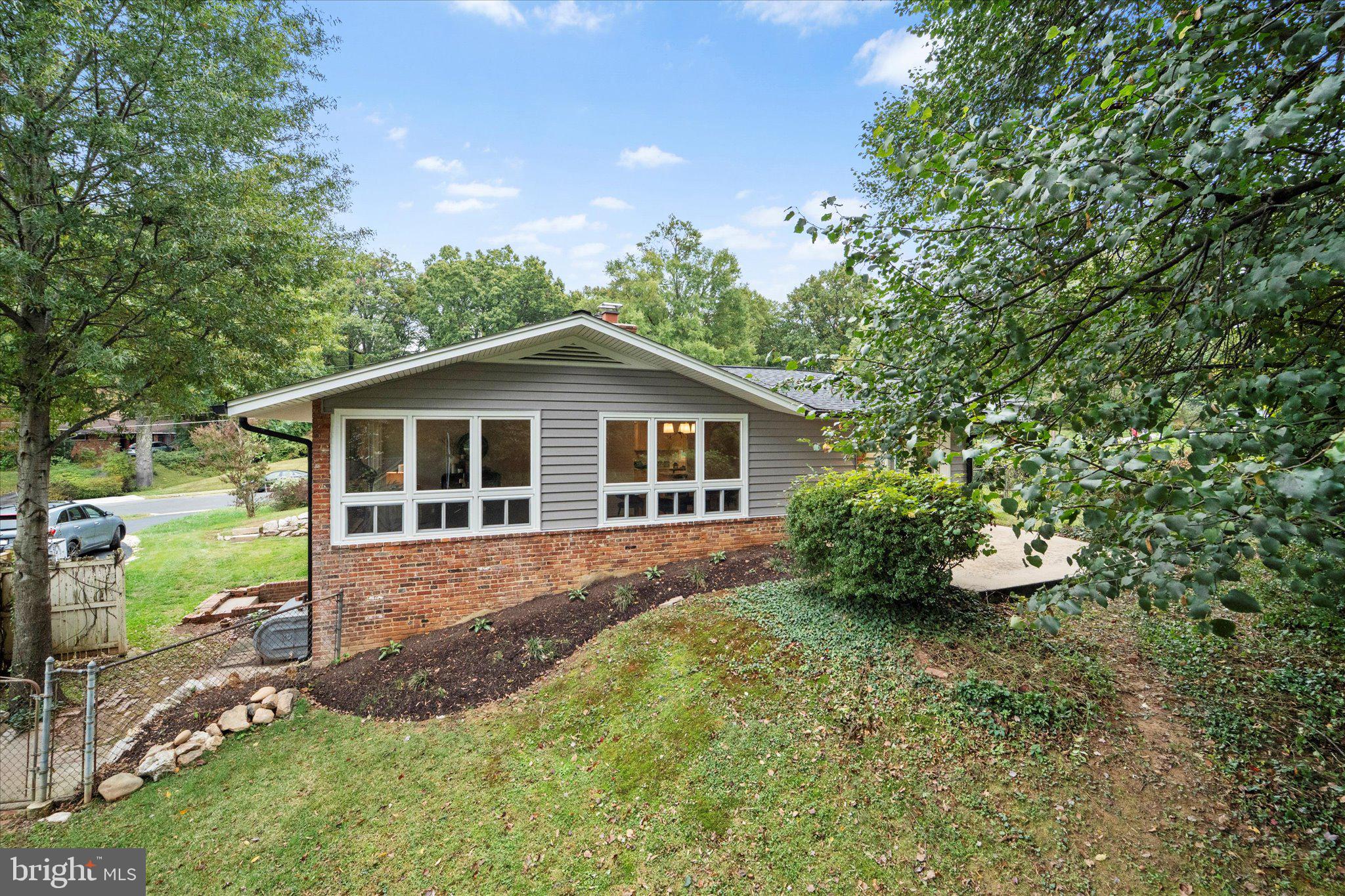 COUNTRY CLUB HILLS - Residential