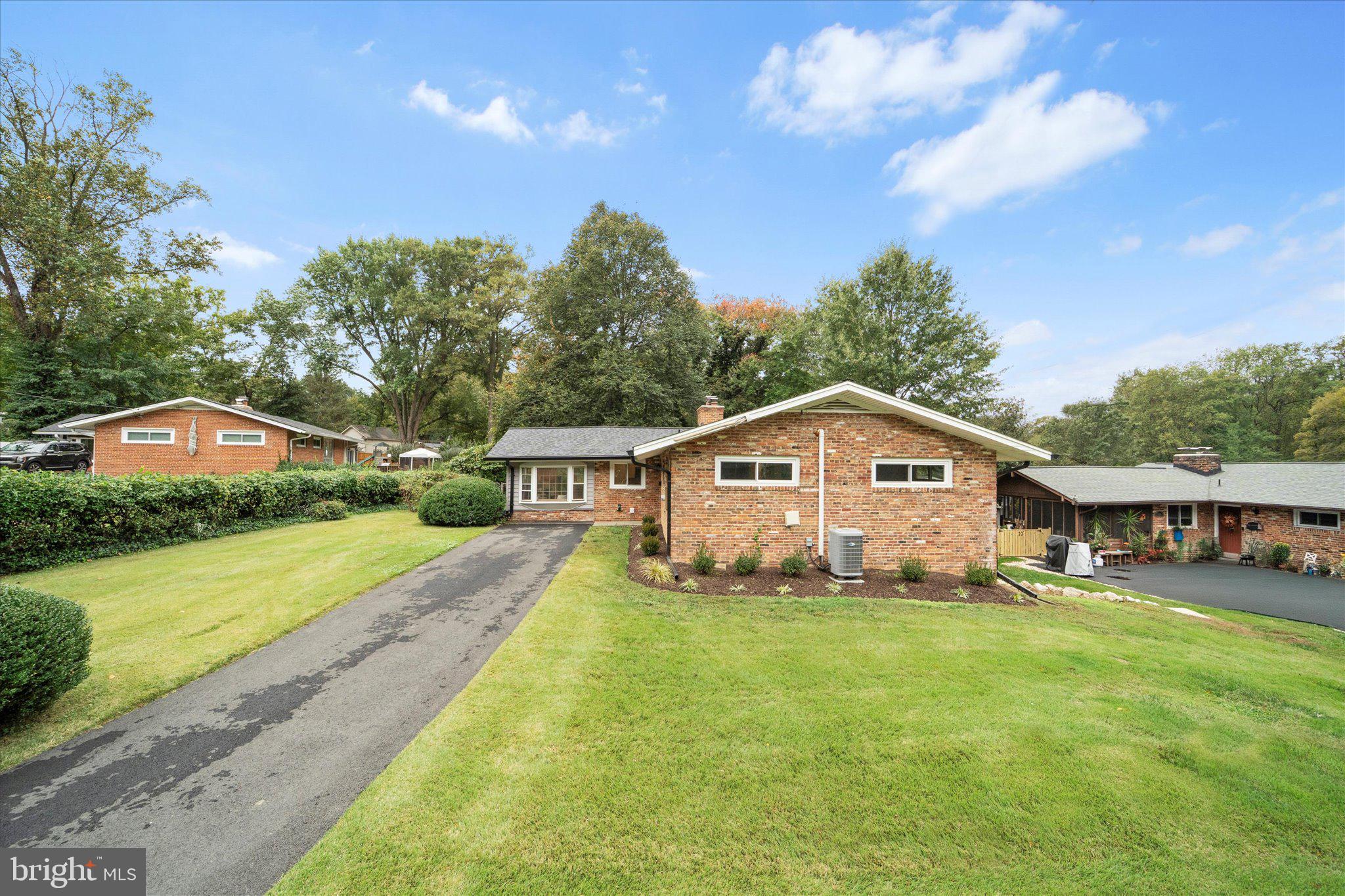 COUNTRY CLUB HILLS - Residential