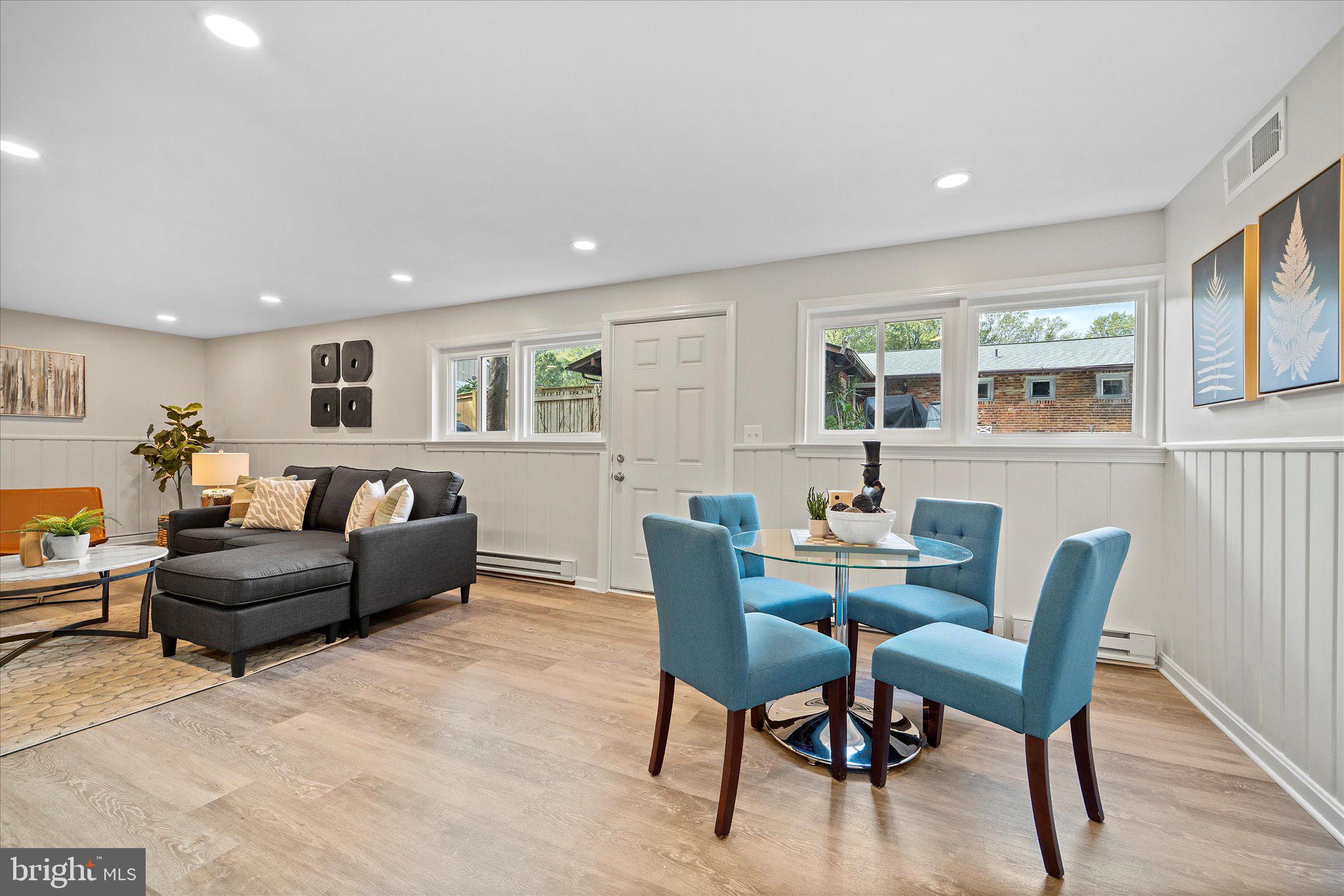 COUNTRY CLUB HILLS - Residential