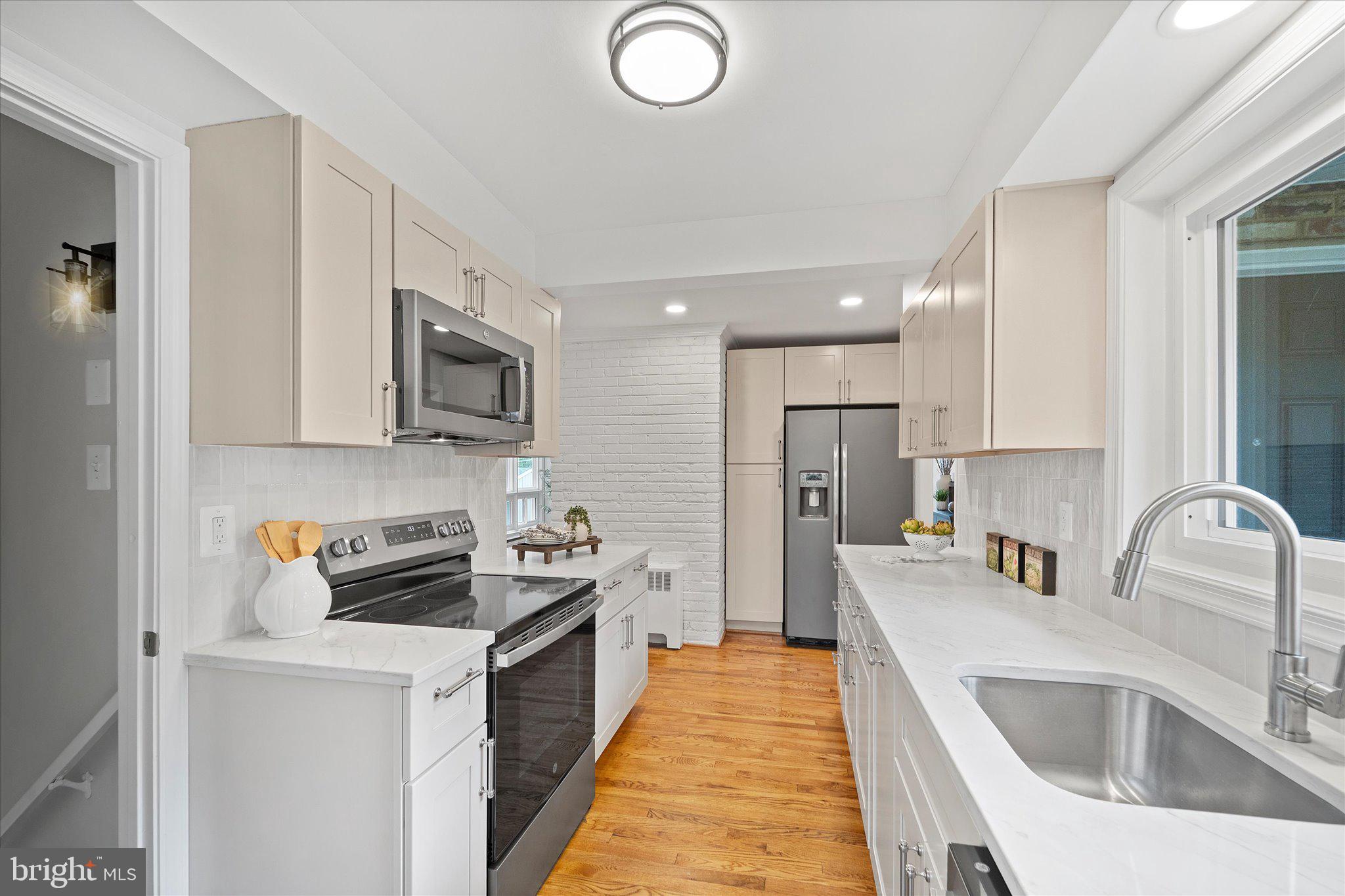 10005 SPRING LAKE TERRACE