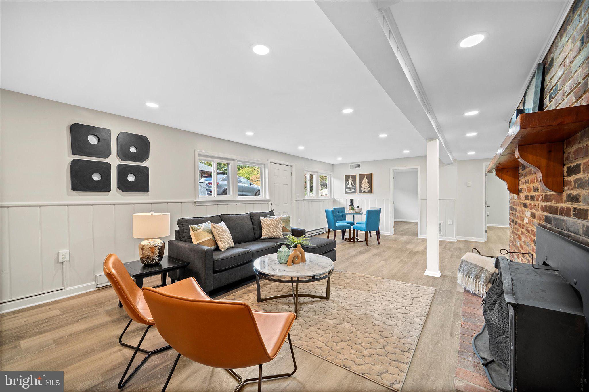 COUNTRY CLUB HILLS - Residential