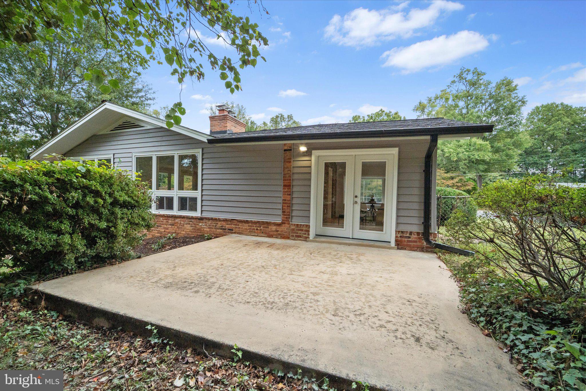 COUNTRY CLUB HILLS - Residential