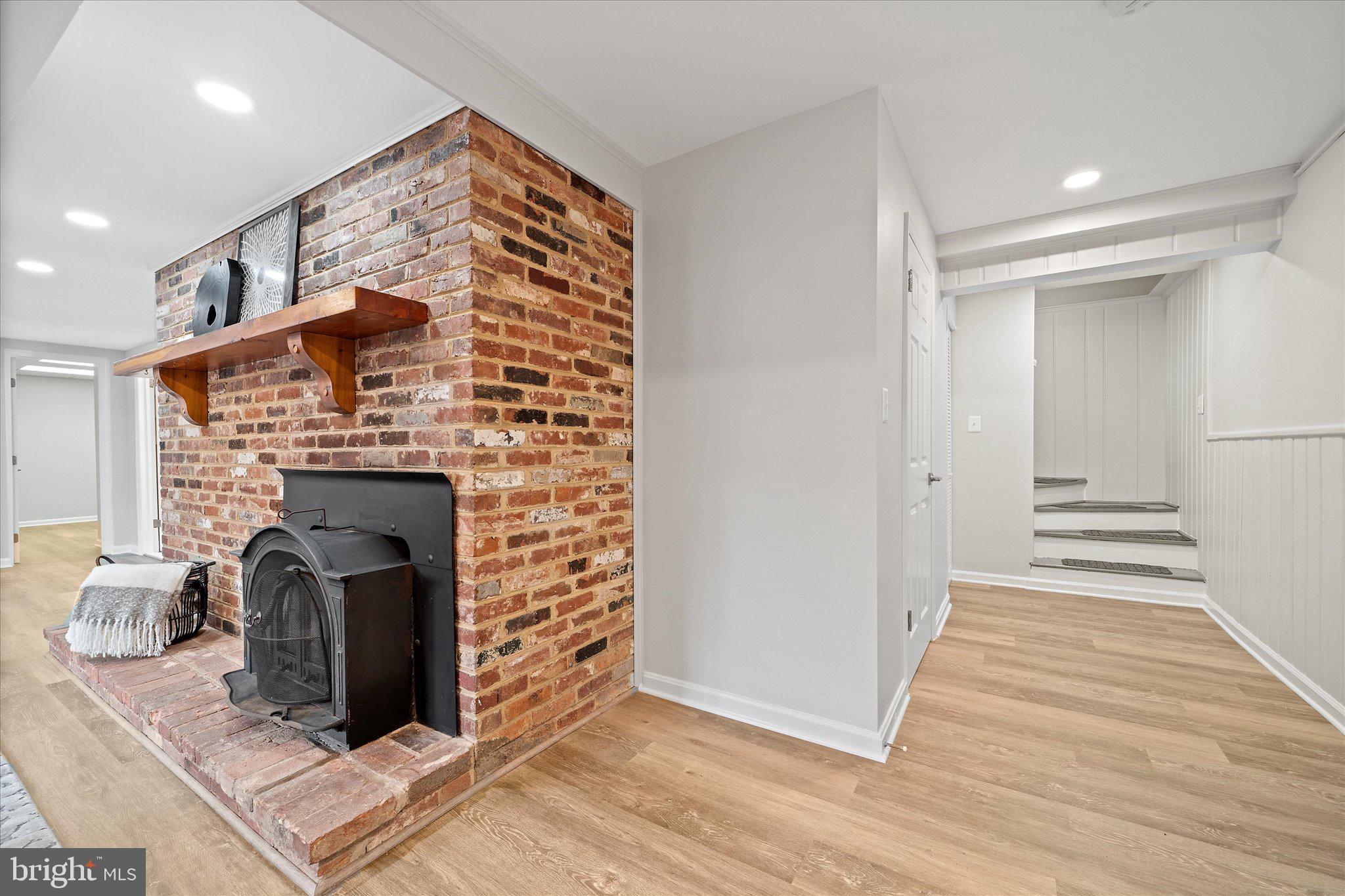 COUNTRY CLUB HILLS - Residential