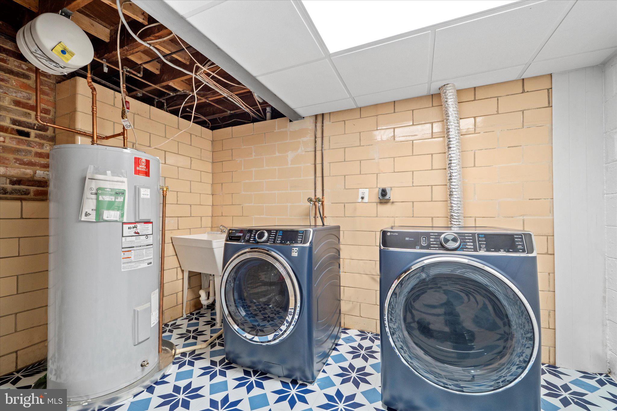 COUNTRY CLUB HILLS - Residential