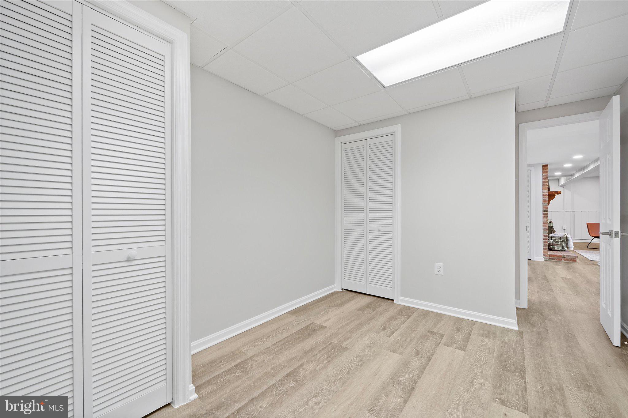 COUNTRY CLUB HILLS - Residential