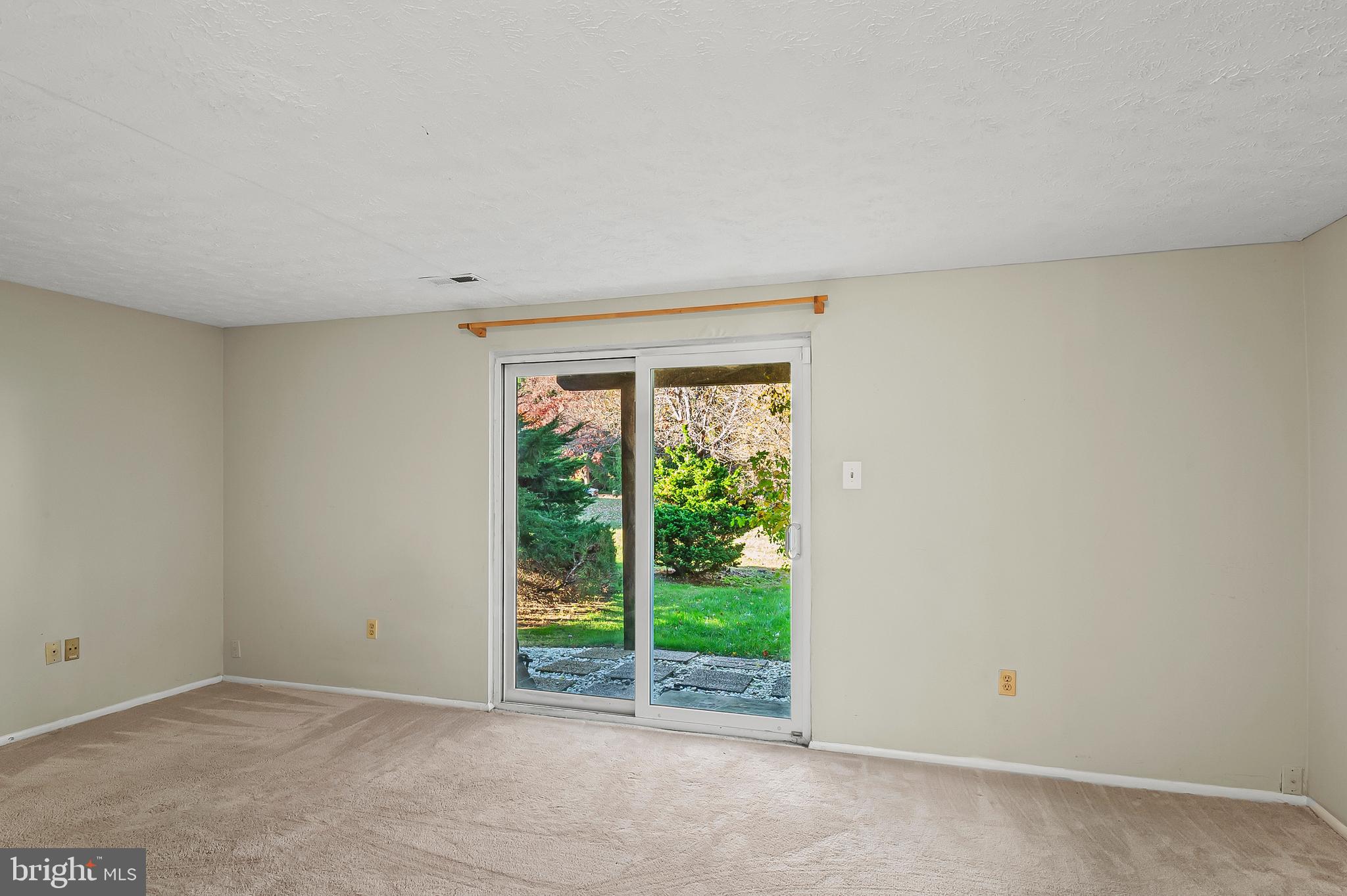 6413 POUND APPLE COURT