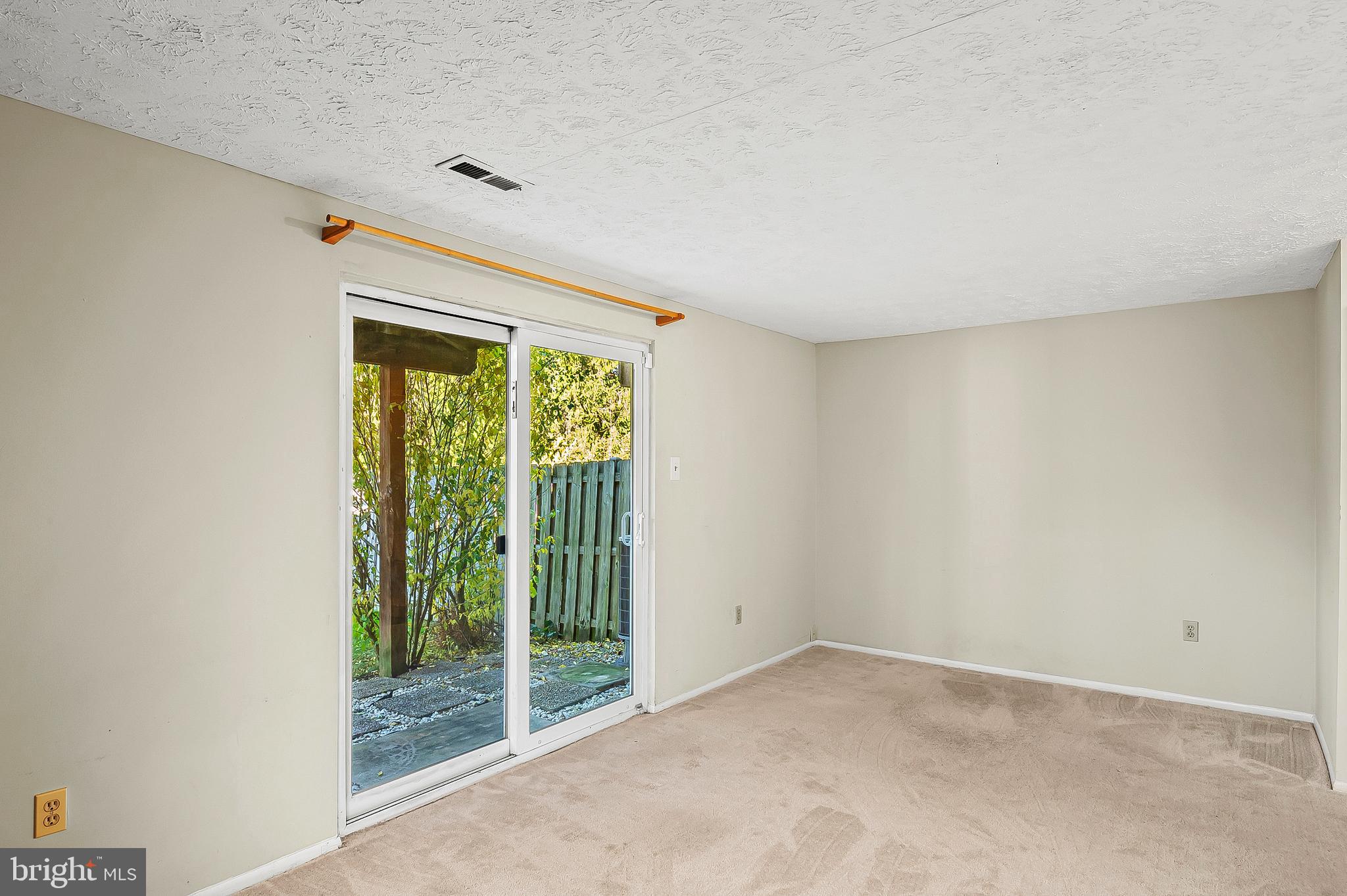 6413 POUND APPLE COURT