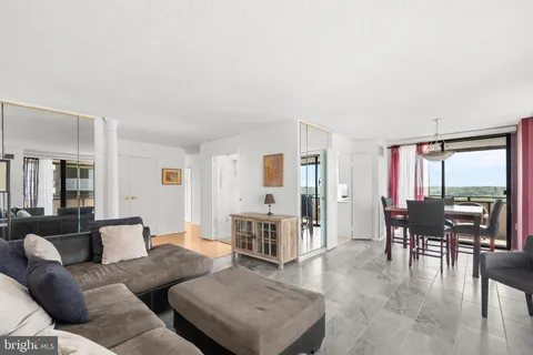 250 S Reynolds Street Unit 1003, Alexandria, VA MLS: VAAX2059170