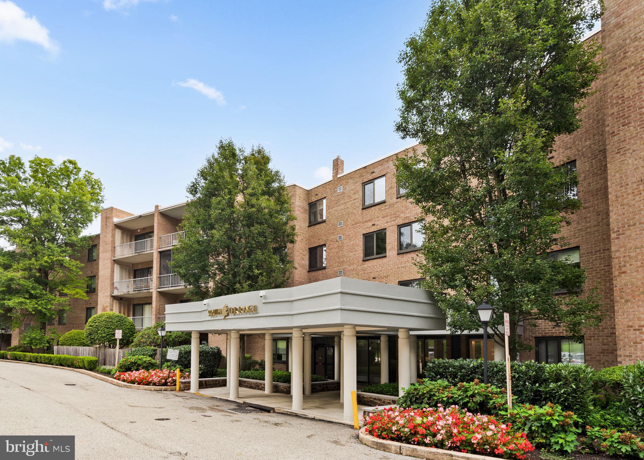 1637 OAKWOOD DRIVE CONDO 215