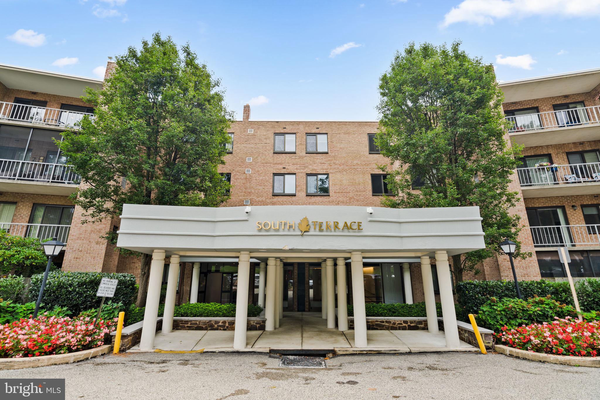 1637 OAKWOOD DRIVE CONDO 215
